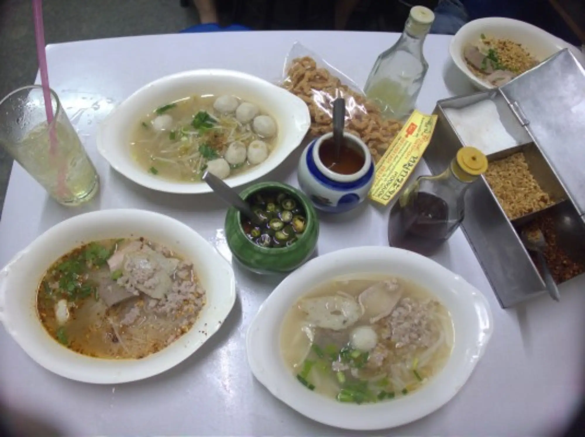 曼谷老字號粿條Sall，開業多年，是泰國人推薦的必吃好味道。（VISION THAI 看見泰國）