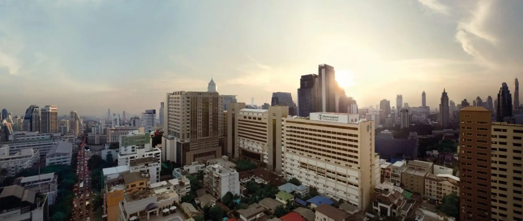 曼谷康民醫院位於曼谷市中心 交通方便(VISION THAI)