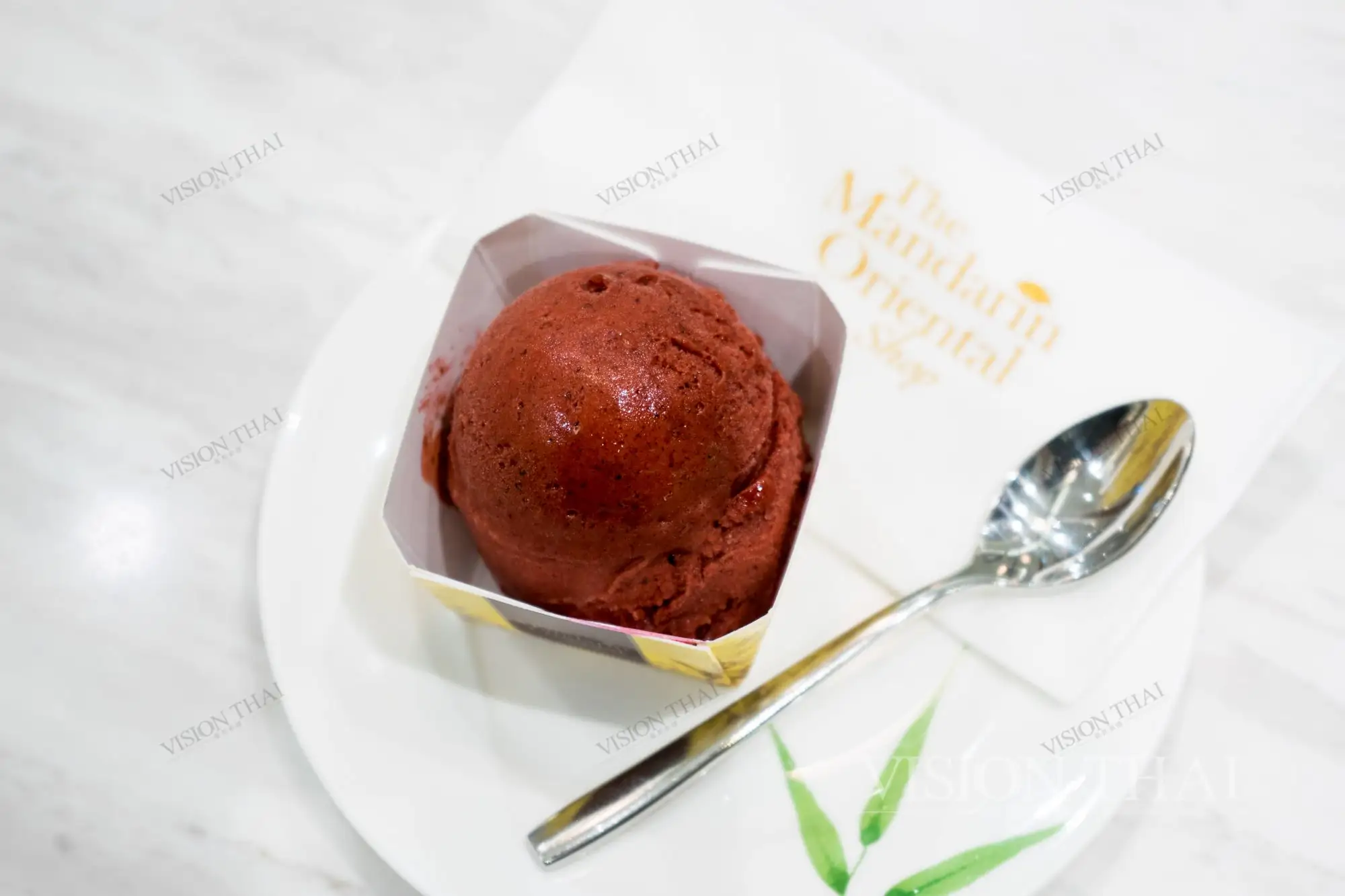 來曼谷文華東方餅店推薦點一球大廚手工製作的冰淇淋