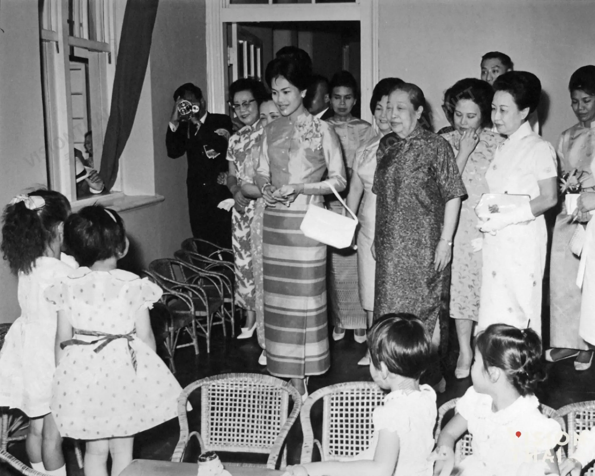 王后詩麗吉參觀台灣育幼院（圖片來源：中華民國外交部提供）