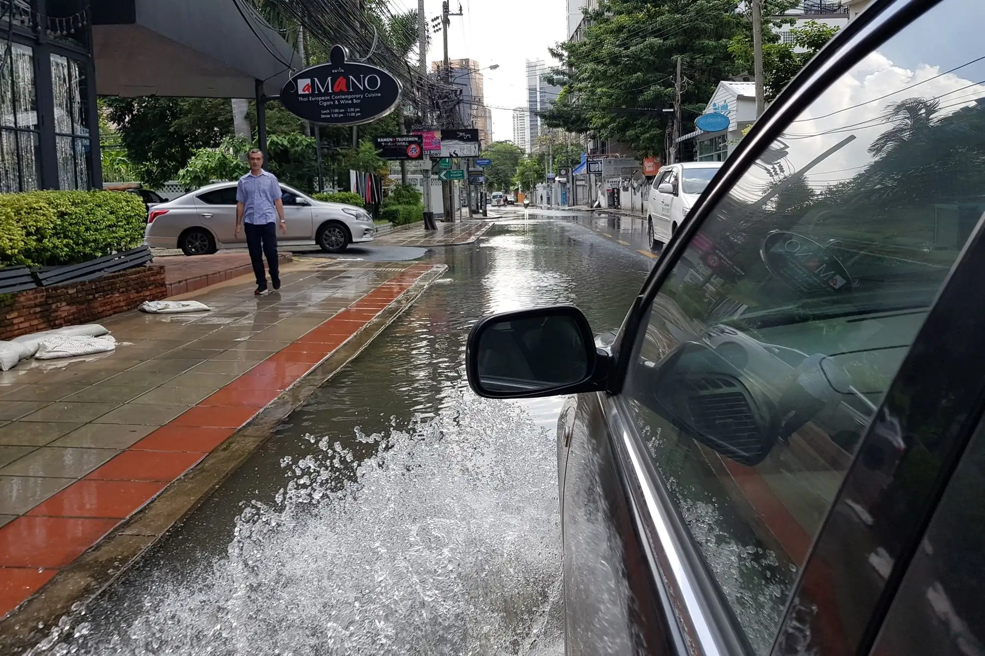 heavy-rain-bangkok-flood
