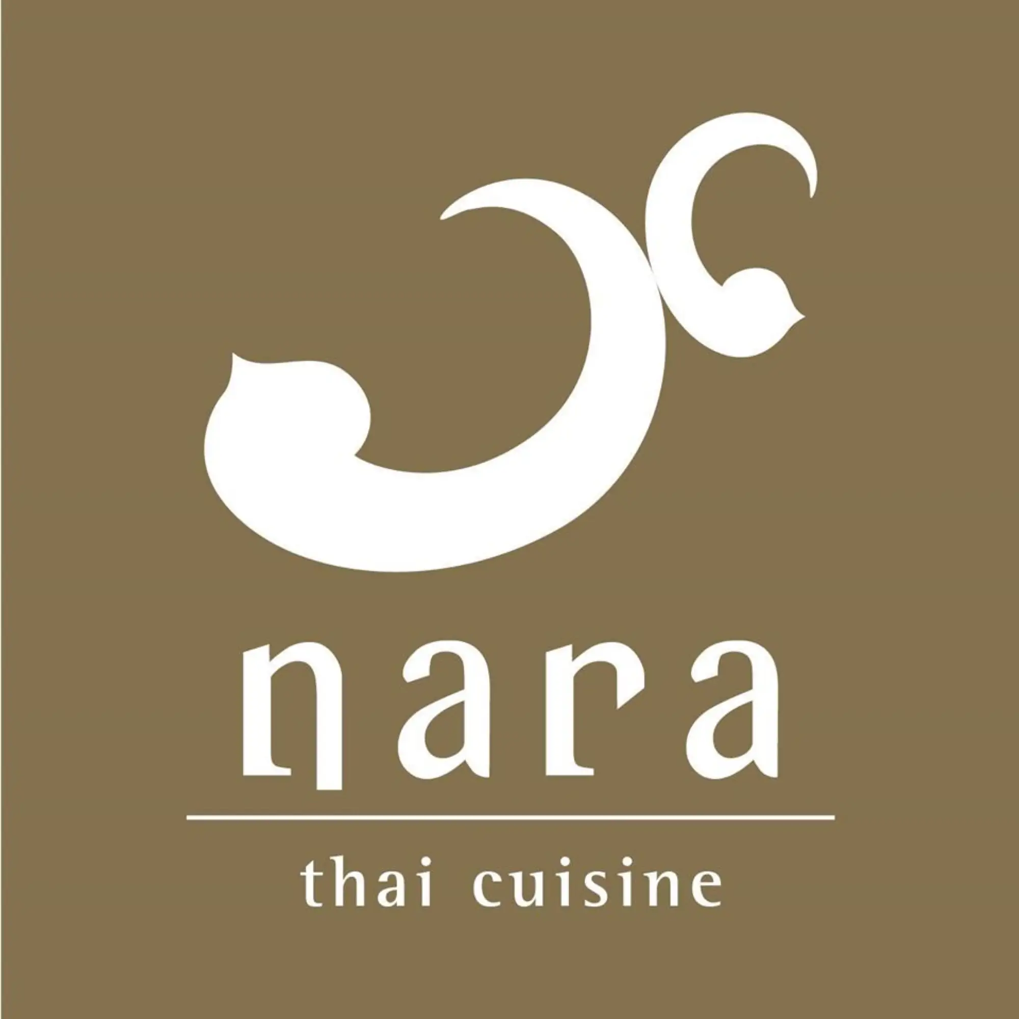 泰菜Nara以早期泰國婦女配戴的相連雙鐲作為商標