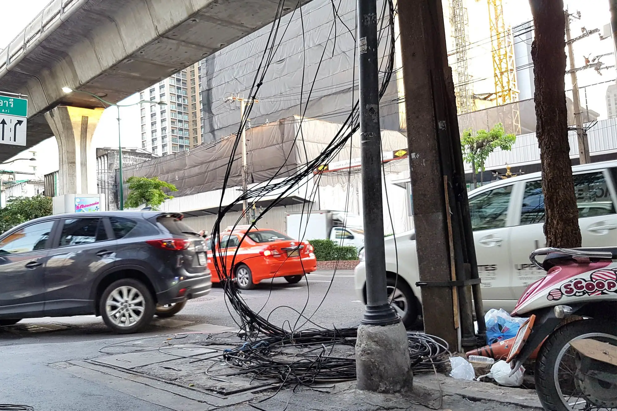 sukhumvit-road-cable-underground
