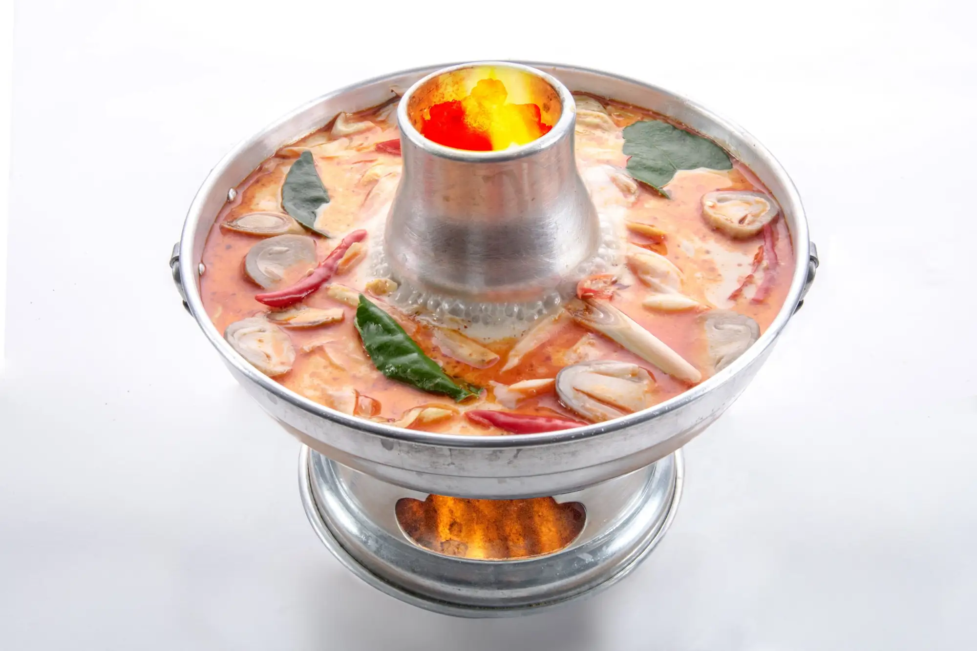 曼谷魚頭爐湯底選擇多，泰式酸辣湯底也很好吃