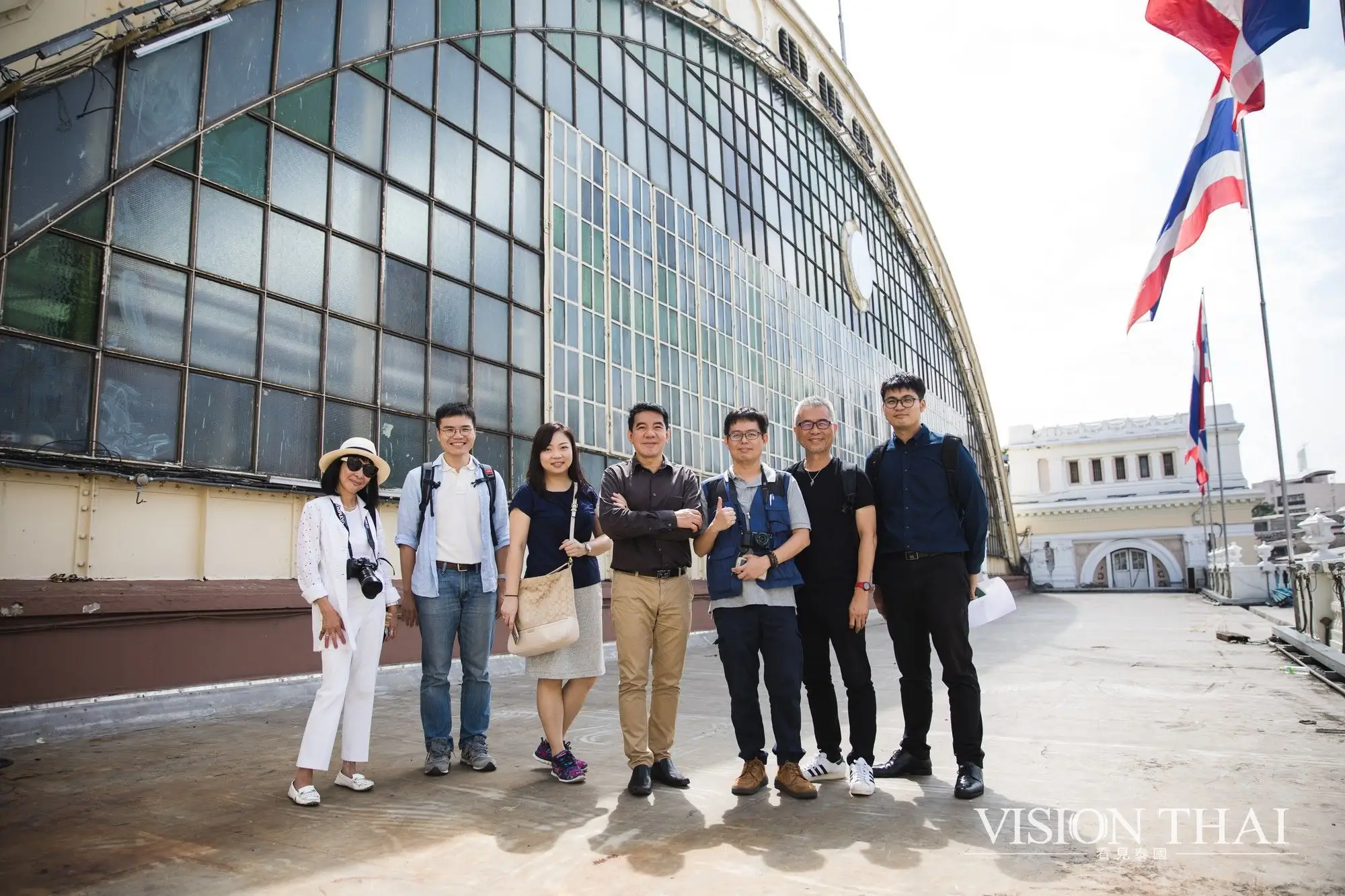 泰國國家鐵路局專家帶領臺灣學者走訪華藍蓬火車站的鐵道文物展覽室及等各項鐵道設施