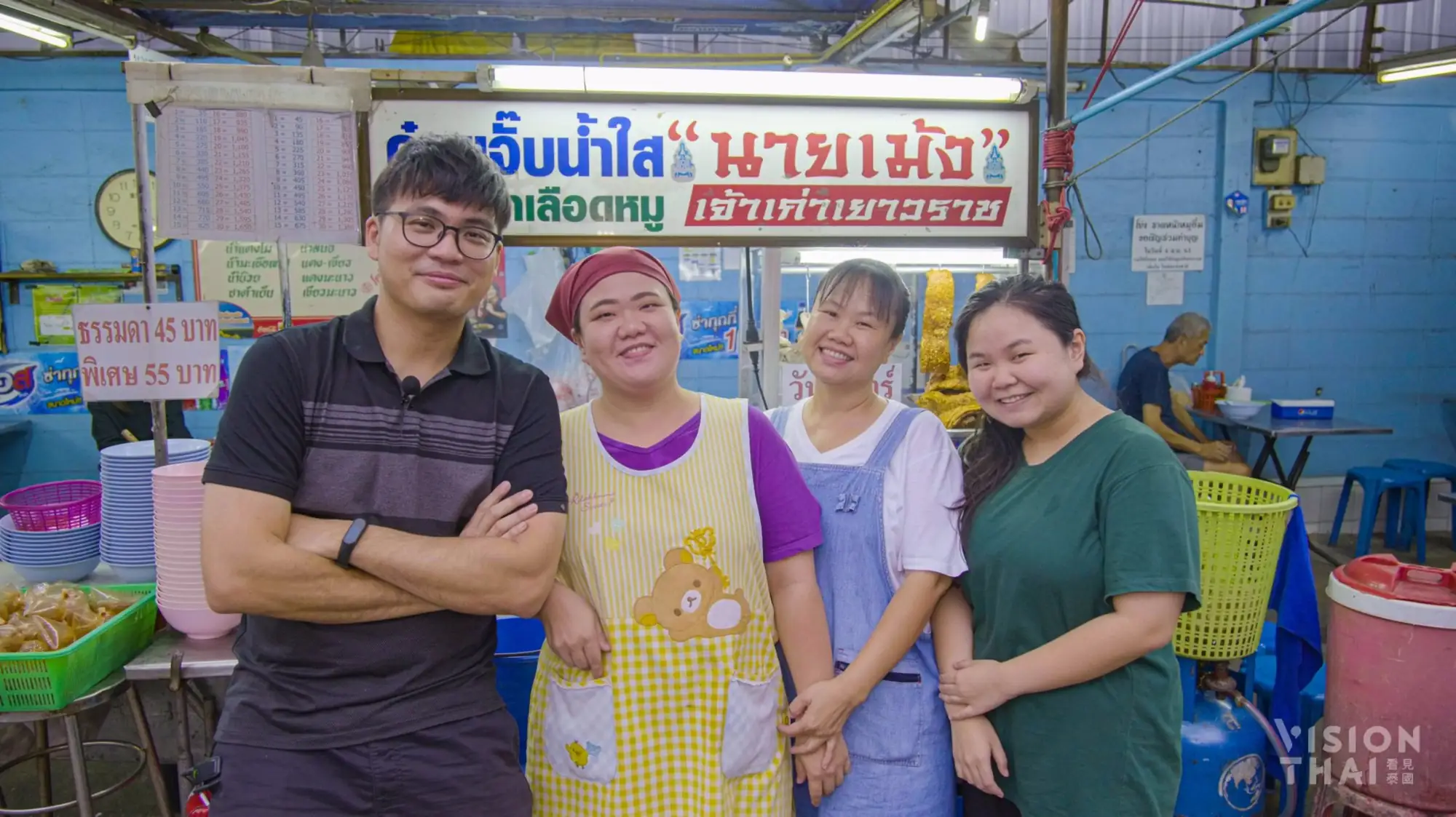 孔堤區美食推薦，曼谷亞明粿汁販售滿滿豬雜料的粿汁，湯頭清甜。