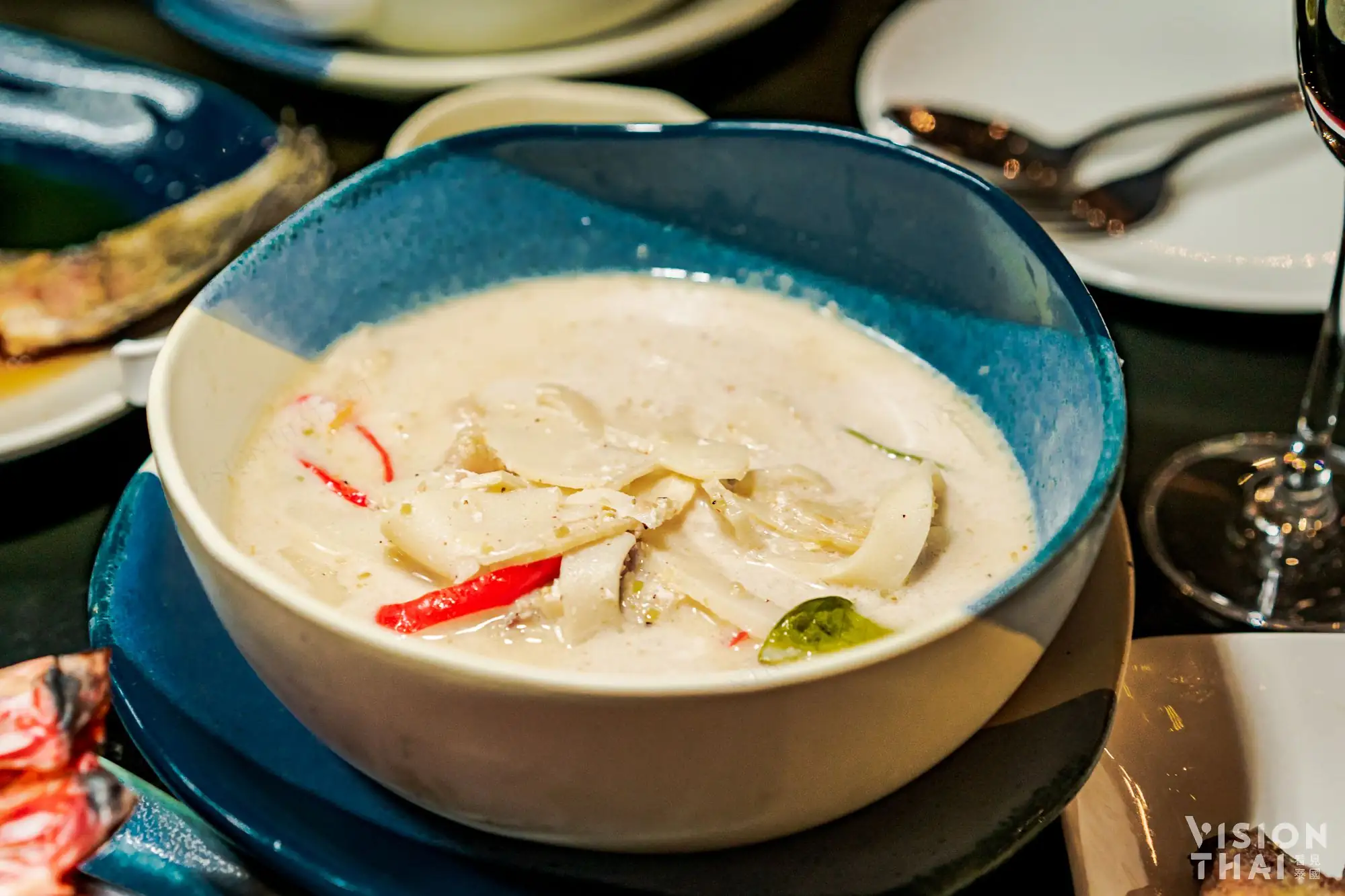 大城The Wine Ayudhya的獨家「白咖哩」(แกงขาว)