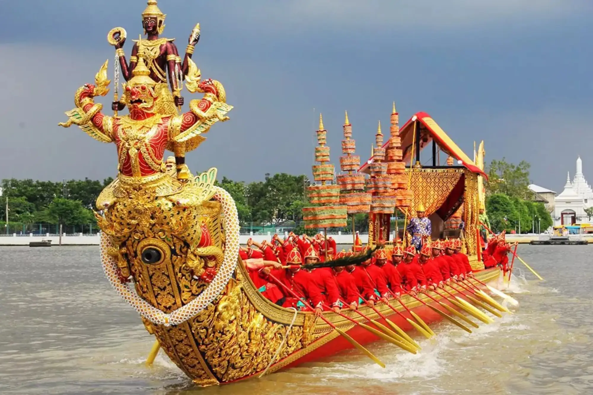 泰國王室駁船遊行