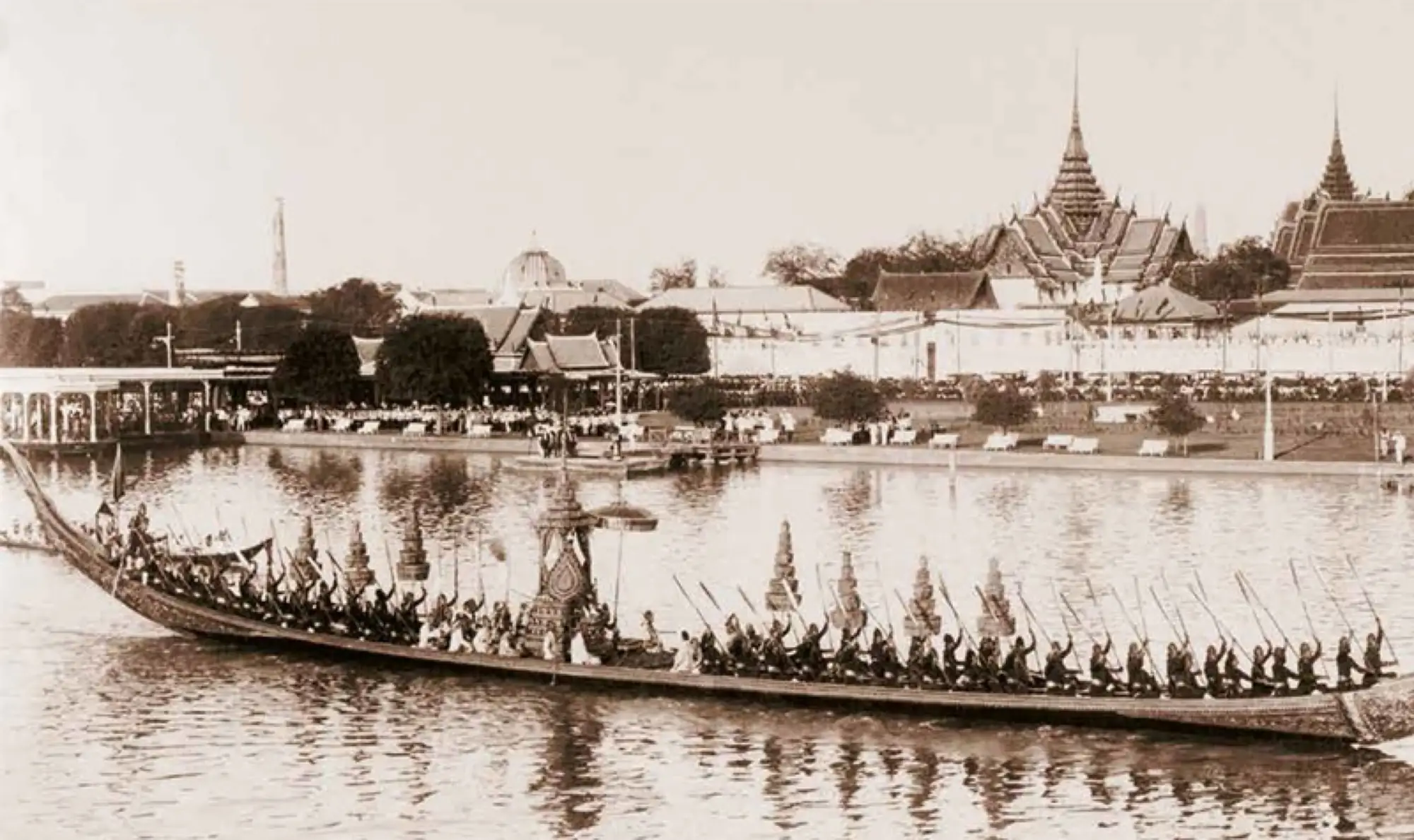 泰國王室駁船遊行