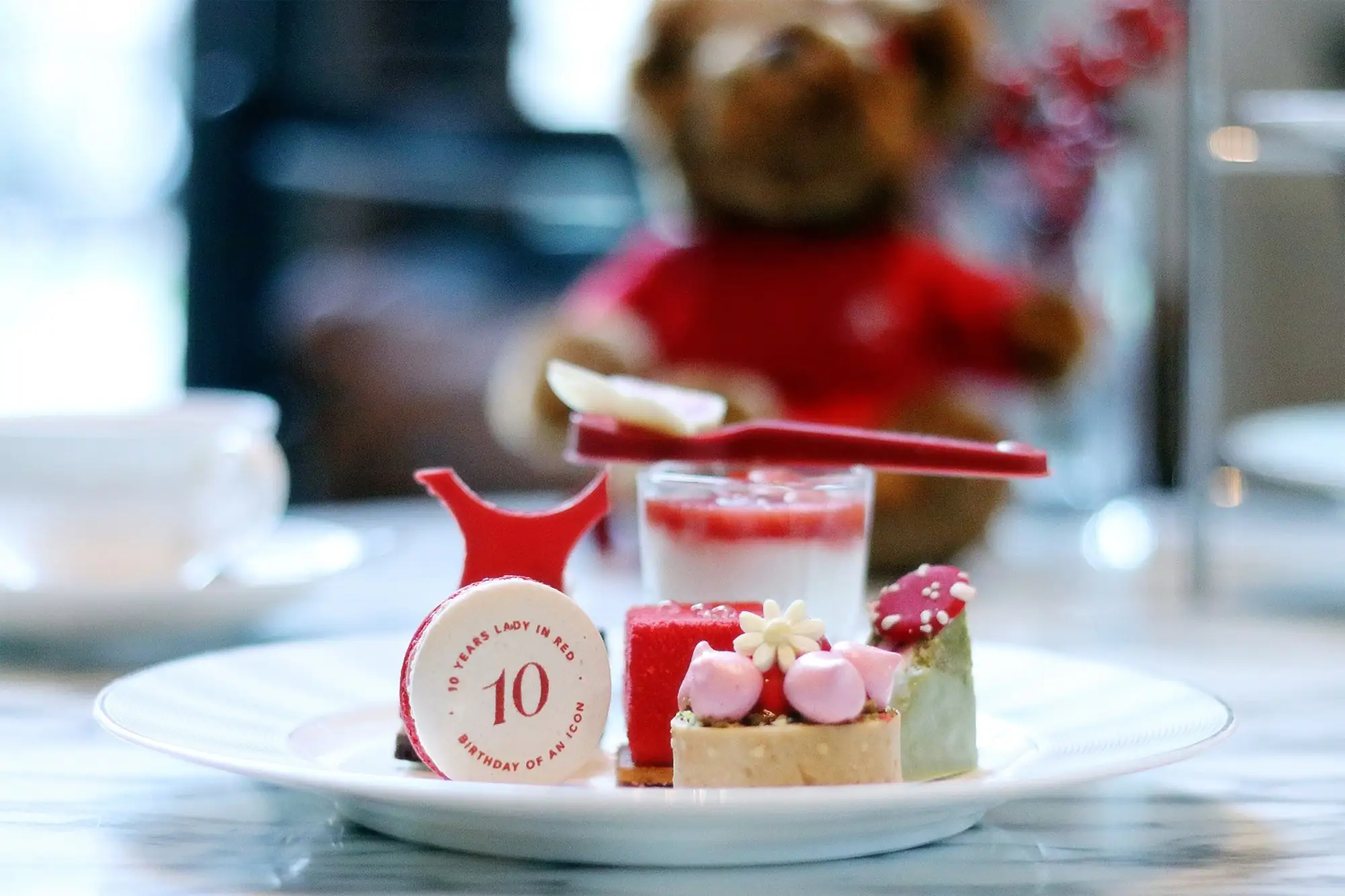 「紅衣淑女10周年」精選下午茶套餐餐點豐富（圖片來自：暹羅凱賓斯基官網）