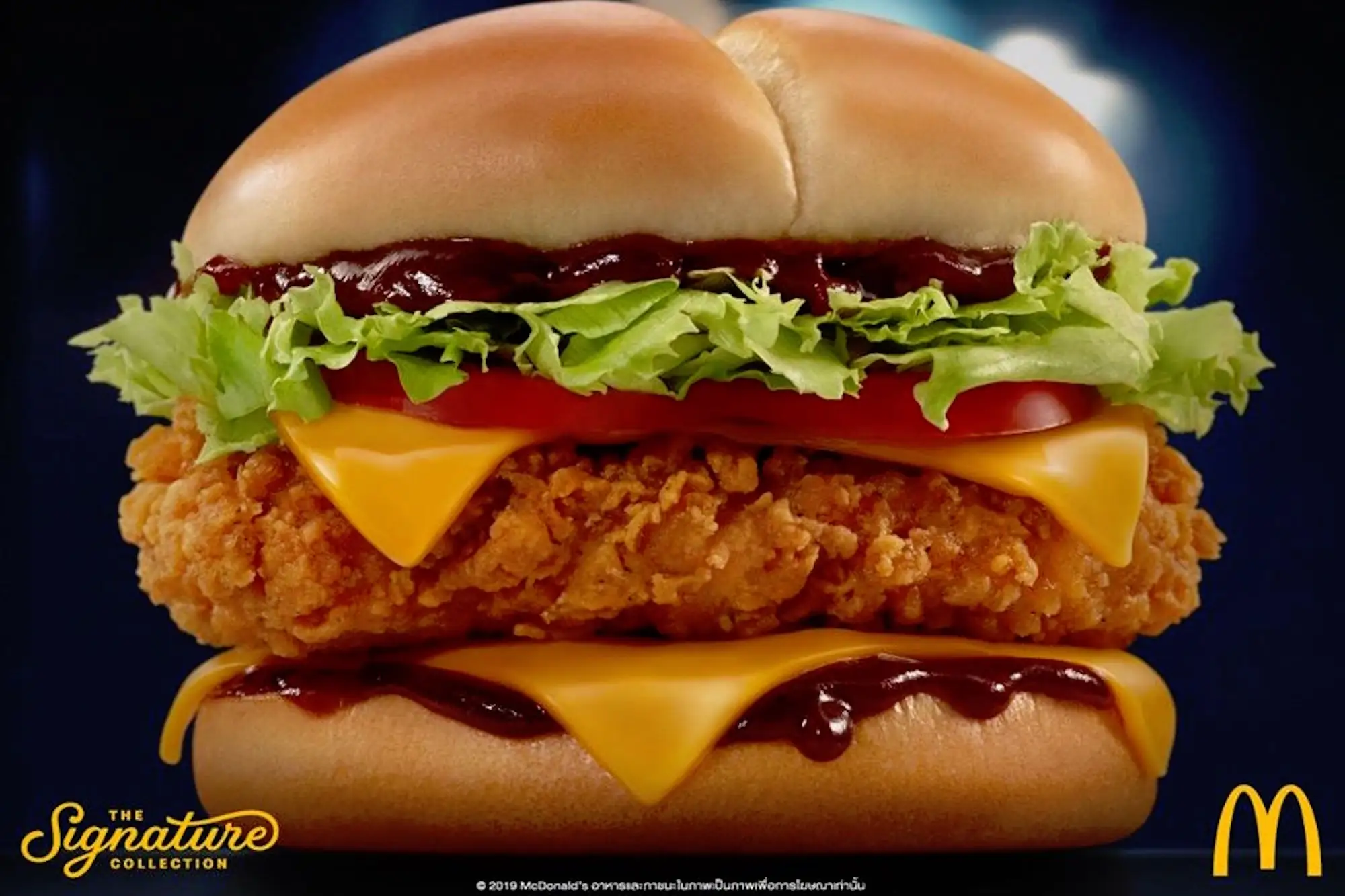 麦当劳携手皇家计划新菜单，辣烤鸡堡。（图片来自泰国麦当劳官方网站）