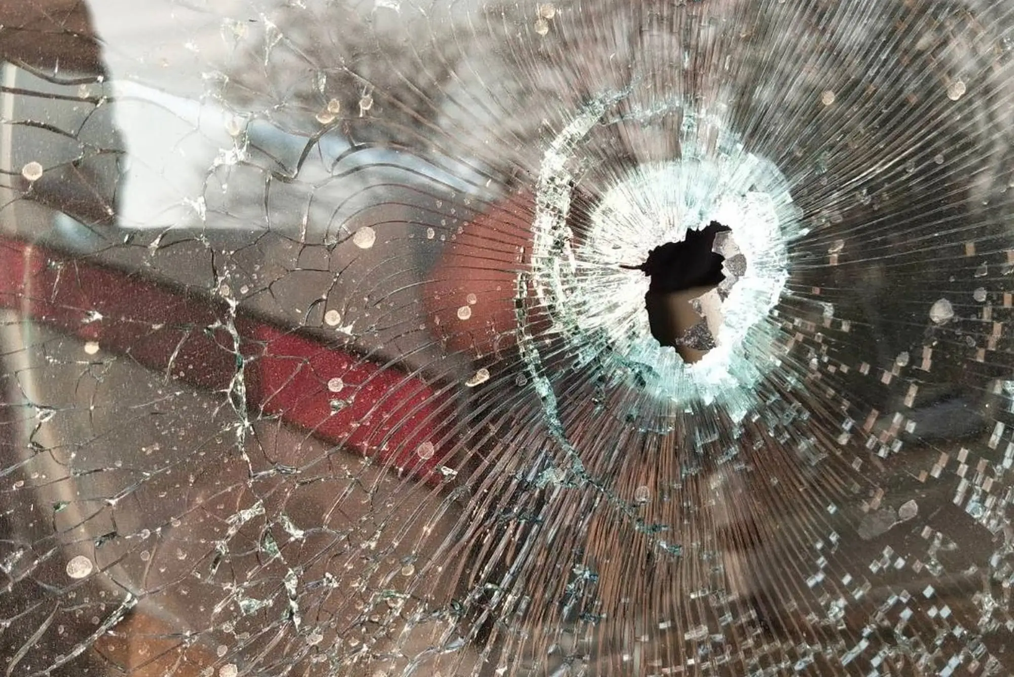 泰国呵叻商场枪击案,无差别造成30人死亡。(图片来自:Thairath)