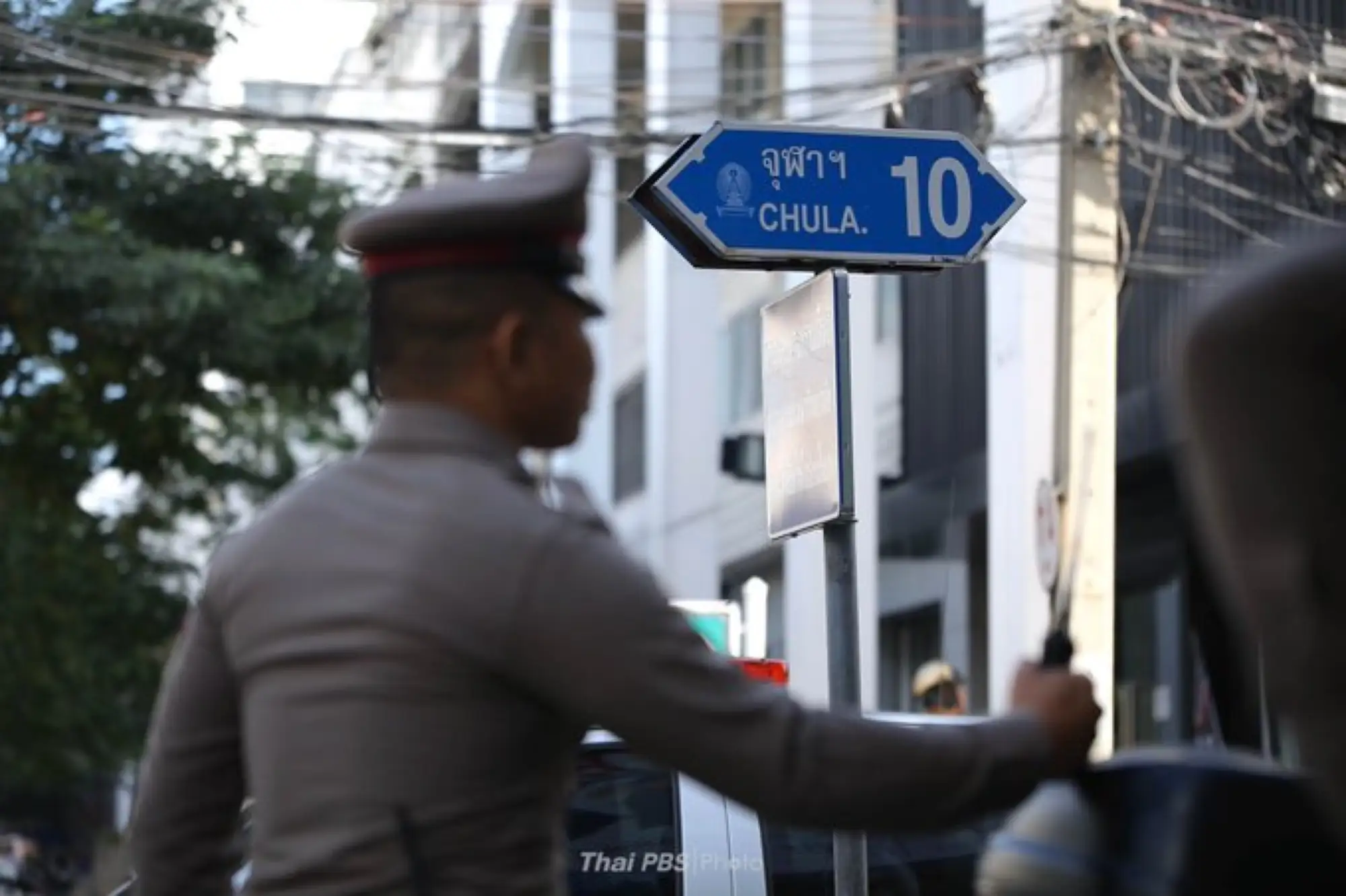 曼谷朱拉10巷传枪击案，嫌犯开了近40枪（图片来自：Thaipbs）