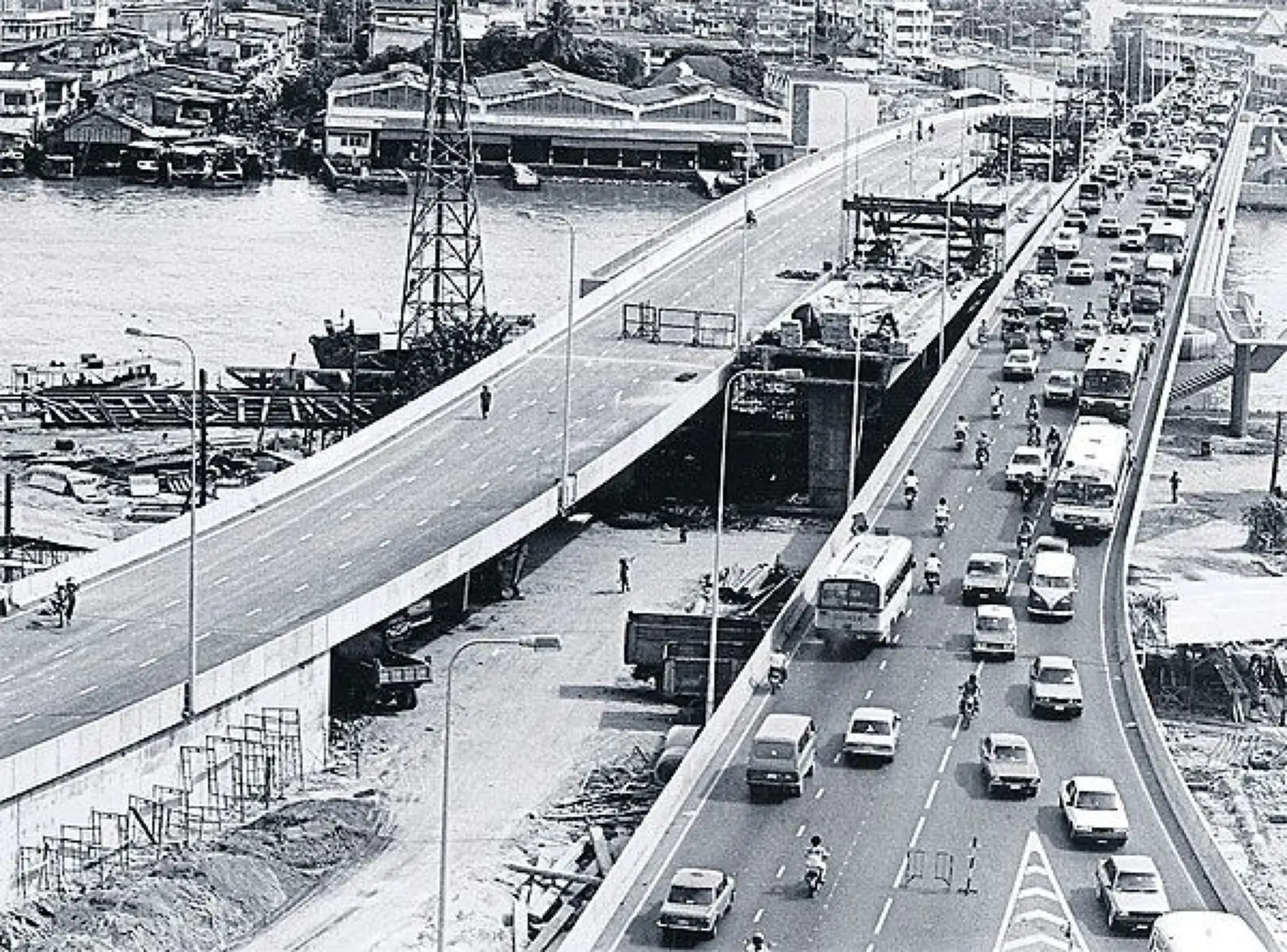 是1984年Phra Pok Klao桥(图片来源TCDC)