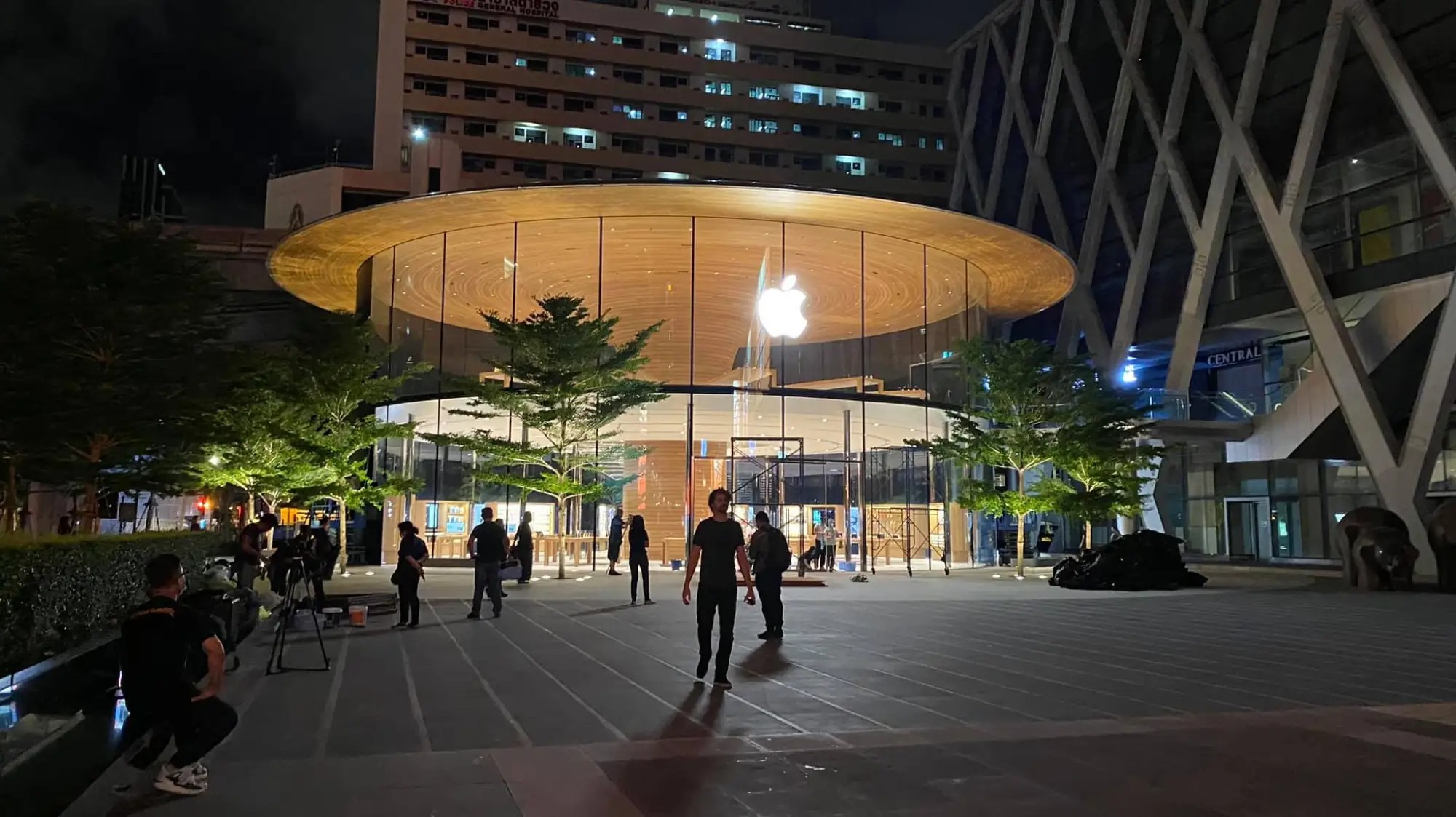 泰國第2家Apple直營店進駐centralwOlrd（圖片來源：官方臉書）