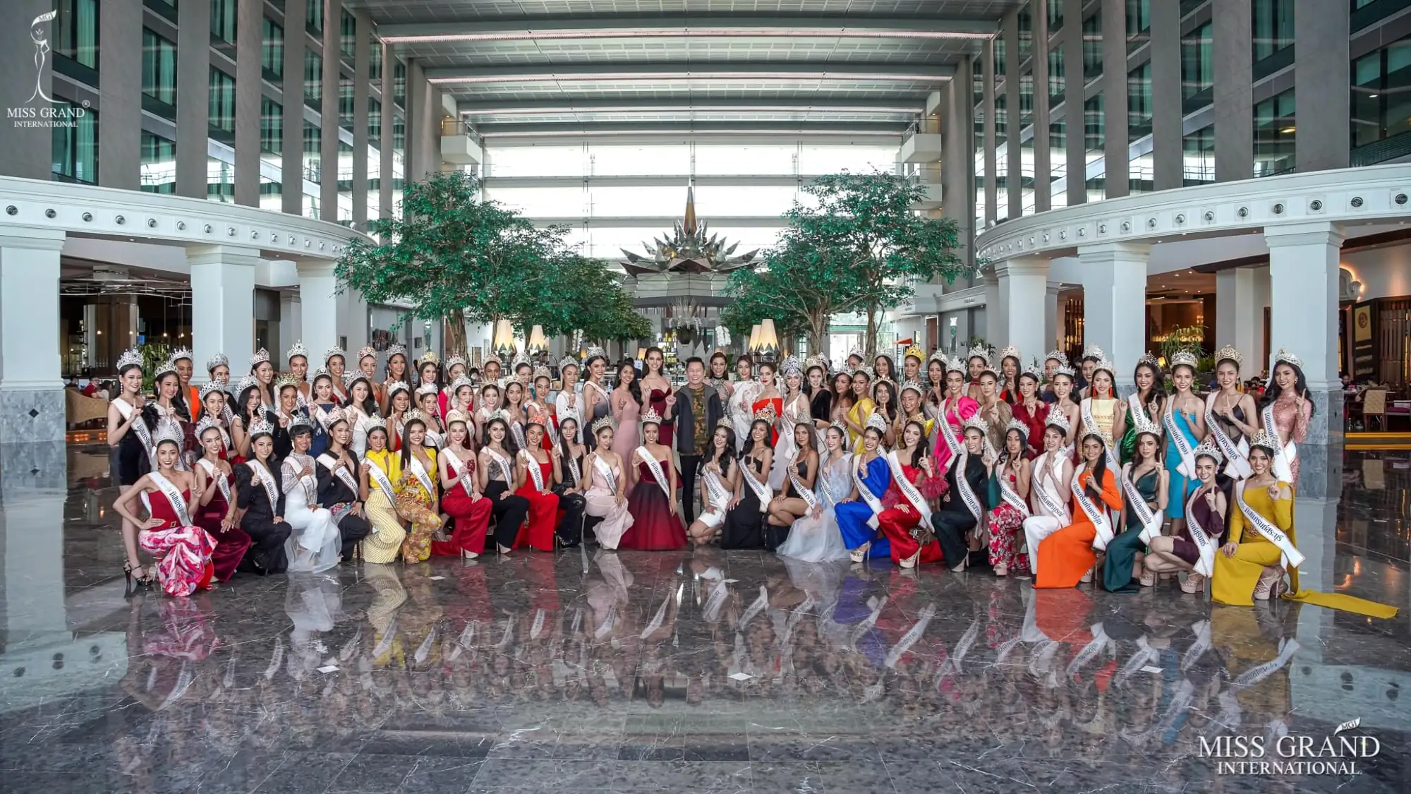 在8月29日时77名代表泰国77府的佳丽们齐聚素汪纳普机场诺富特酒店，争奇斗艷。（来源：翻摄自脸书）