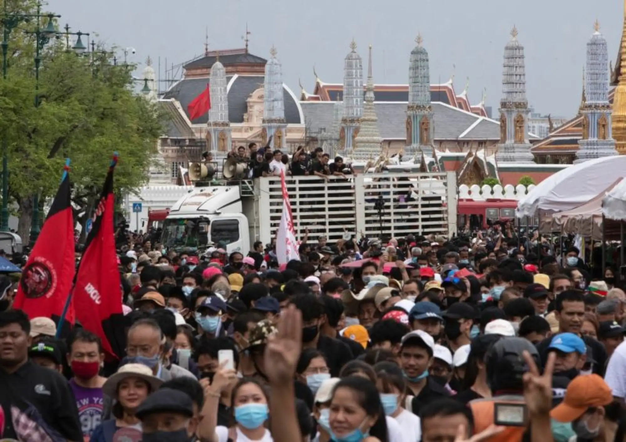 泰國曼谷爆發大型反政府示威，主辦單位稱約有5萬人參與。（圖／美聯社／達志影像）