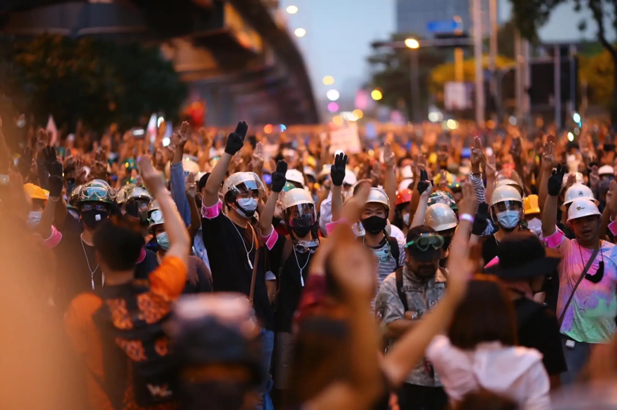 泰国示威群众集结曼谷德国大使馆（图片来源：Free YOUTH)）