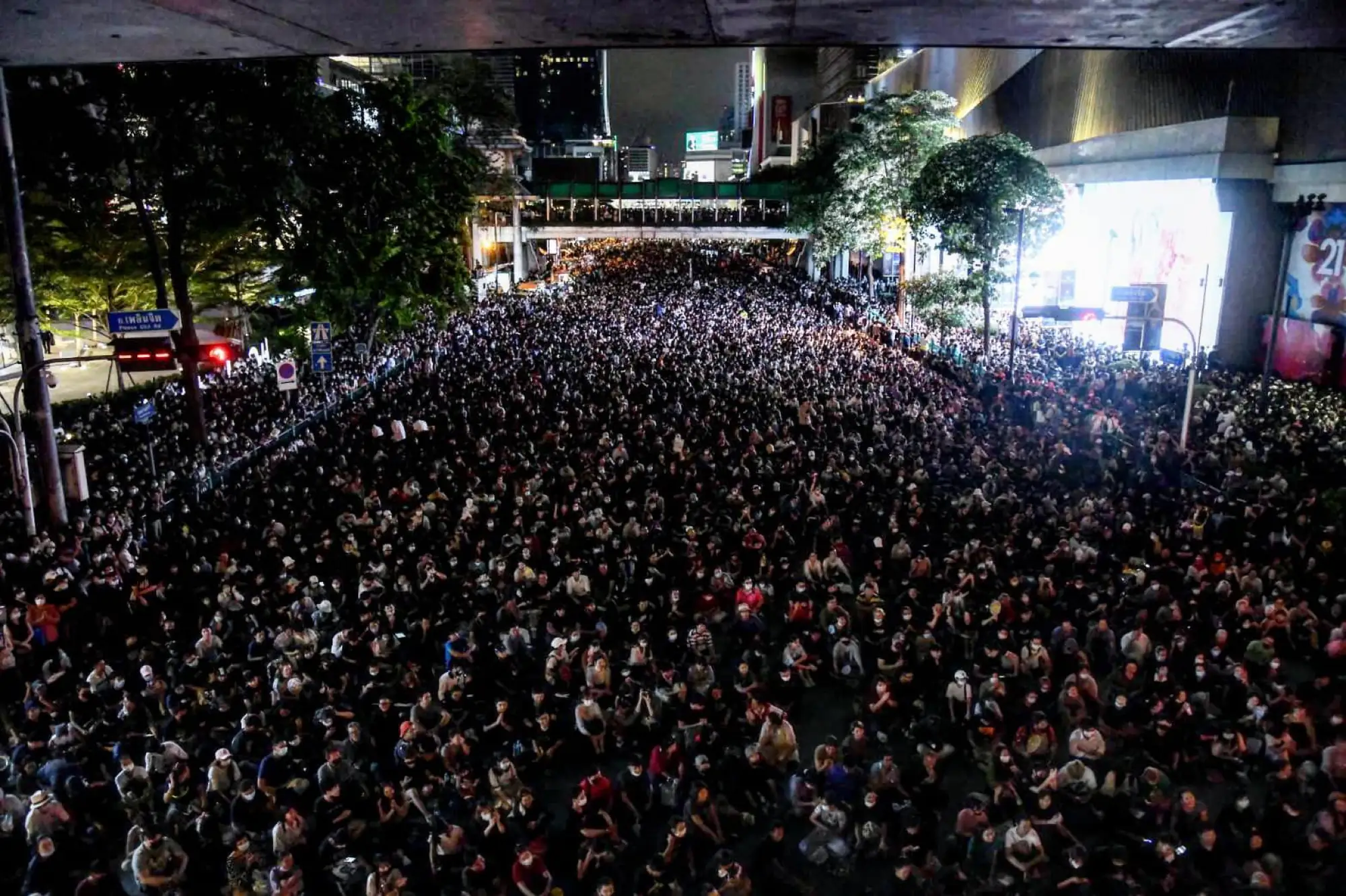泰國抗議團體15日在拉差帕頌集會示威（圖片來源：Freeyouthth）