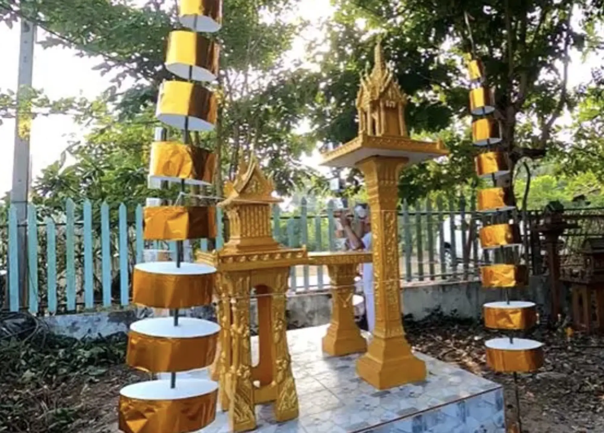 在泰国，神灶是“土地神”的居所，“土地神”会守护这片土地的和平，抵御“幽灵”的袭扰。（图片来源：postjung）