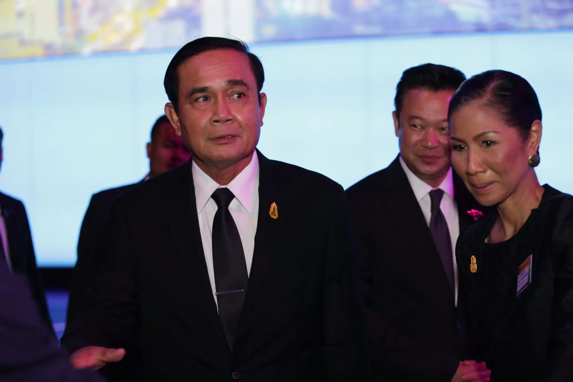 巴育總理與時任泰國觀光與體育大臣（封面圖片來源：維基百科）