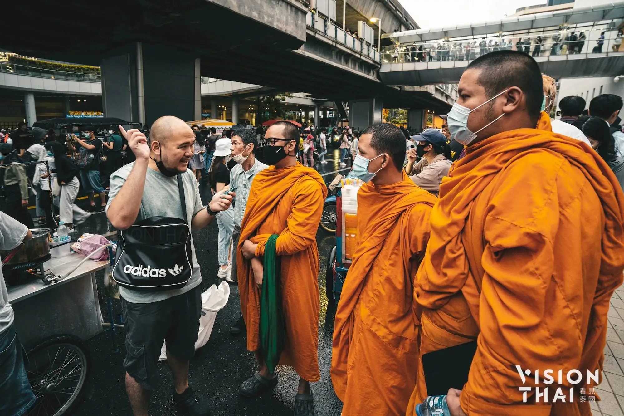未來恐怕很難再看到泰國僧侶出現在示威抗議現場的身影（圖片來源：VISION THAI看見泰國）