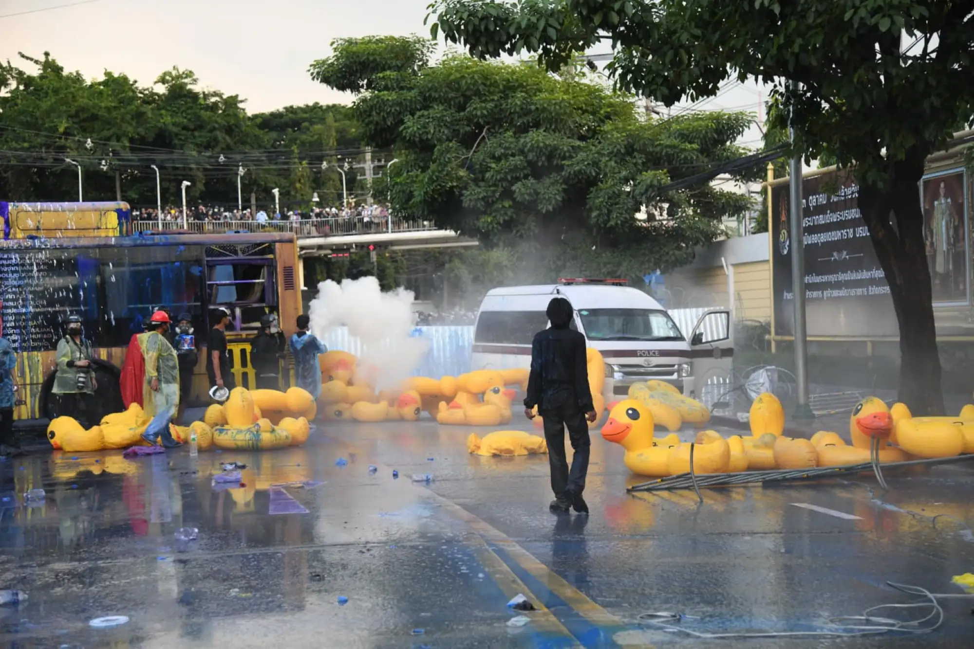 泰國示威抗議爆發至今 警民衝突最激烈一場（圖片來源：Free YOUTH)）