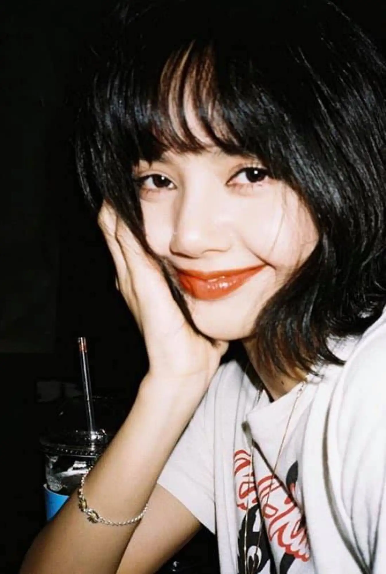 被譽為“人間芭比”的Lisa(Lalisa Manoban)，是韓國當紅女團BLACKPINK的泰籍成員，以藝名Lisa為人熟知（圖片來源：臉書粉絲專頁）