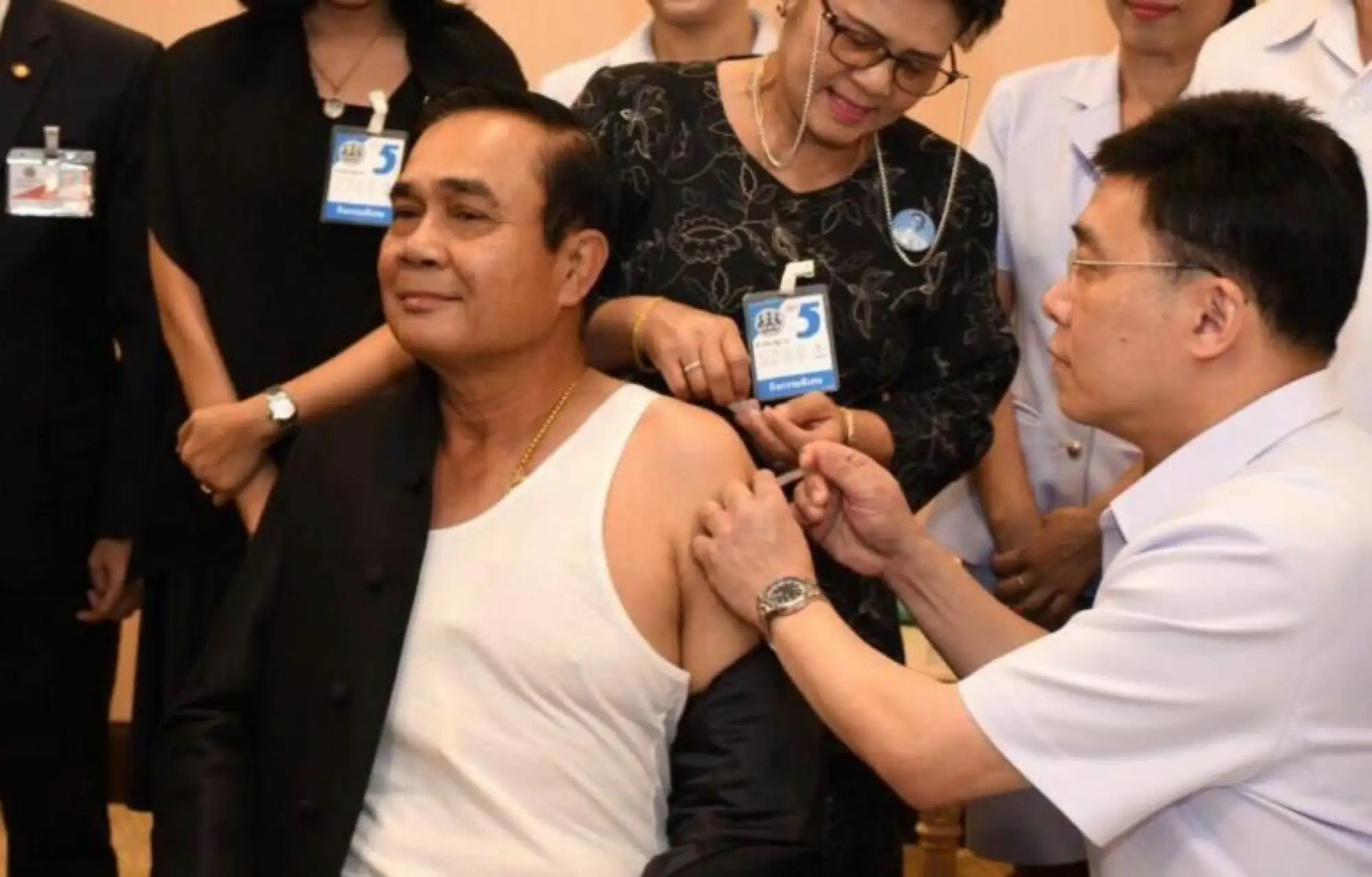 示意圖，首批新冠疫苗抵達 捨棄中國疫苗 泰國總理巴育自願接種英國疫苗 （圖片來源：Khaosod）