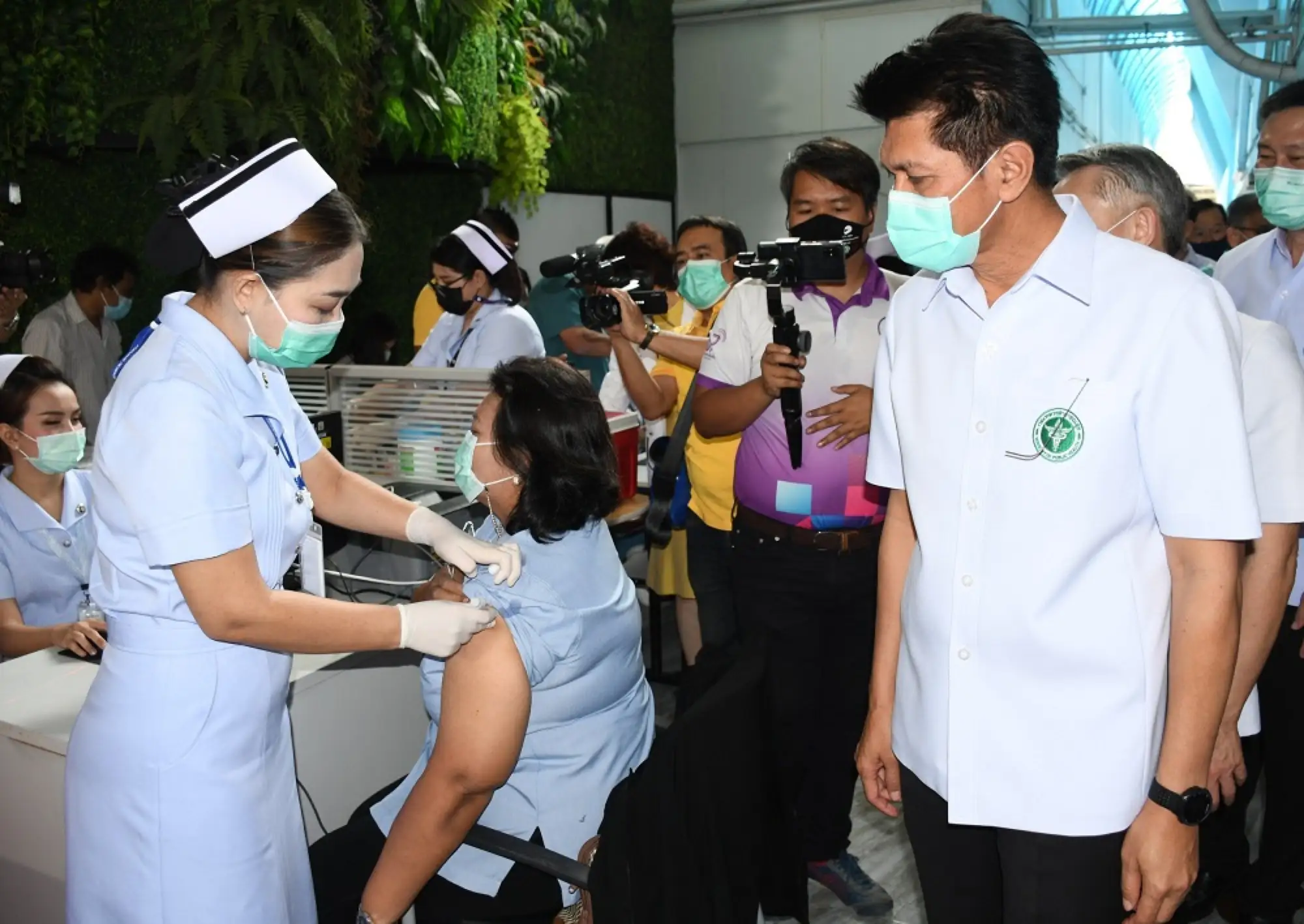 泰國疫苗開打 副總理打頭陣 前線醫護人員陸續接種（圖片來源：Khaosod）