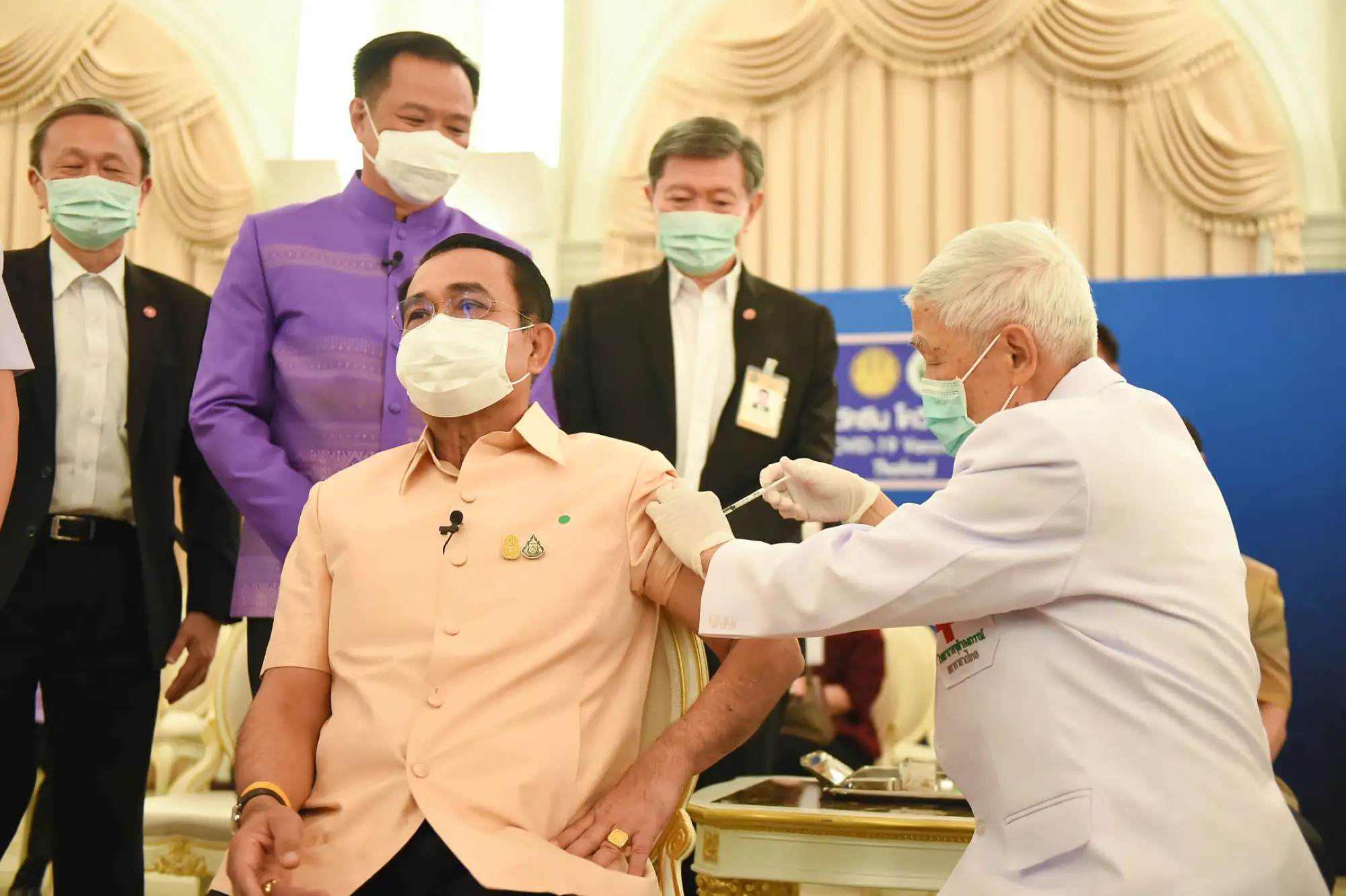一波三折！泰国总理巴育今完成英国AZ疫苗接种（图片来源：@ไทยคู่ฟ้า脸书粉专）