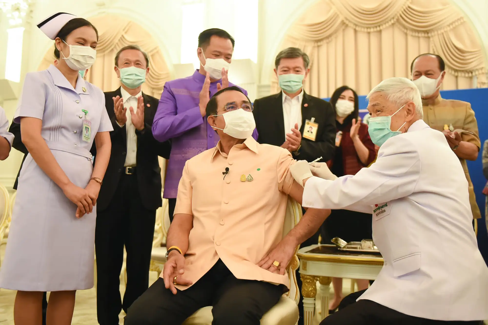 一波三折！泰國總理巴育今完成英國AZ疫苗接種（圖片來源：@ไทยคู่ฟ้า臉書粉專）