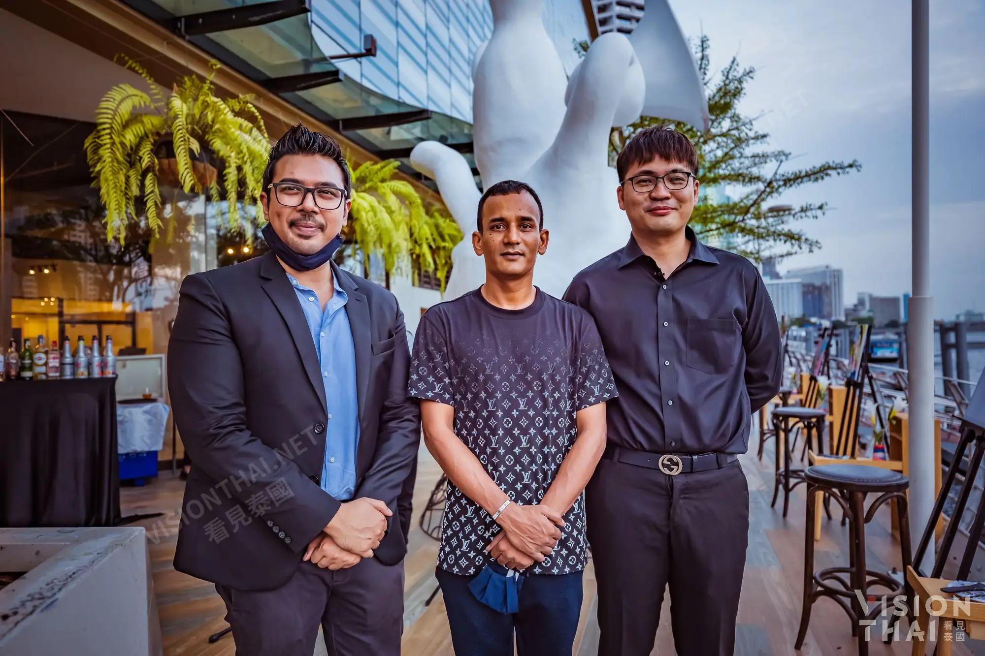 左起：Mermaid Eco CEO Raad Hossain、孟加拉收藏家Anisul Haque Chowdhury Shohag、VISIION THAI 看见泰国创办人Chit Lee