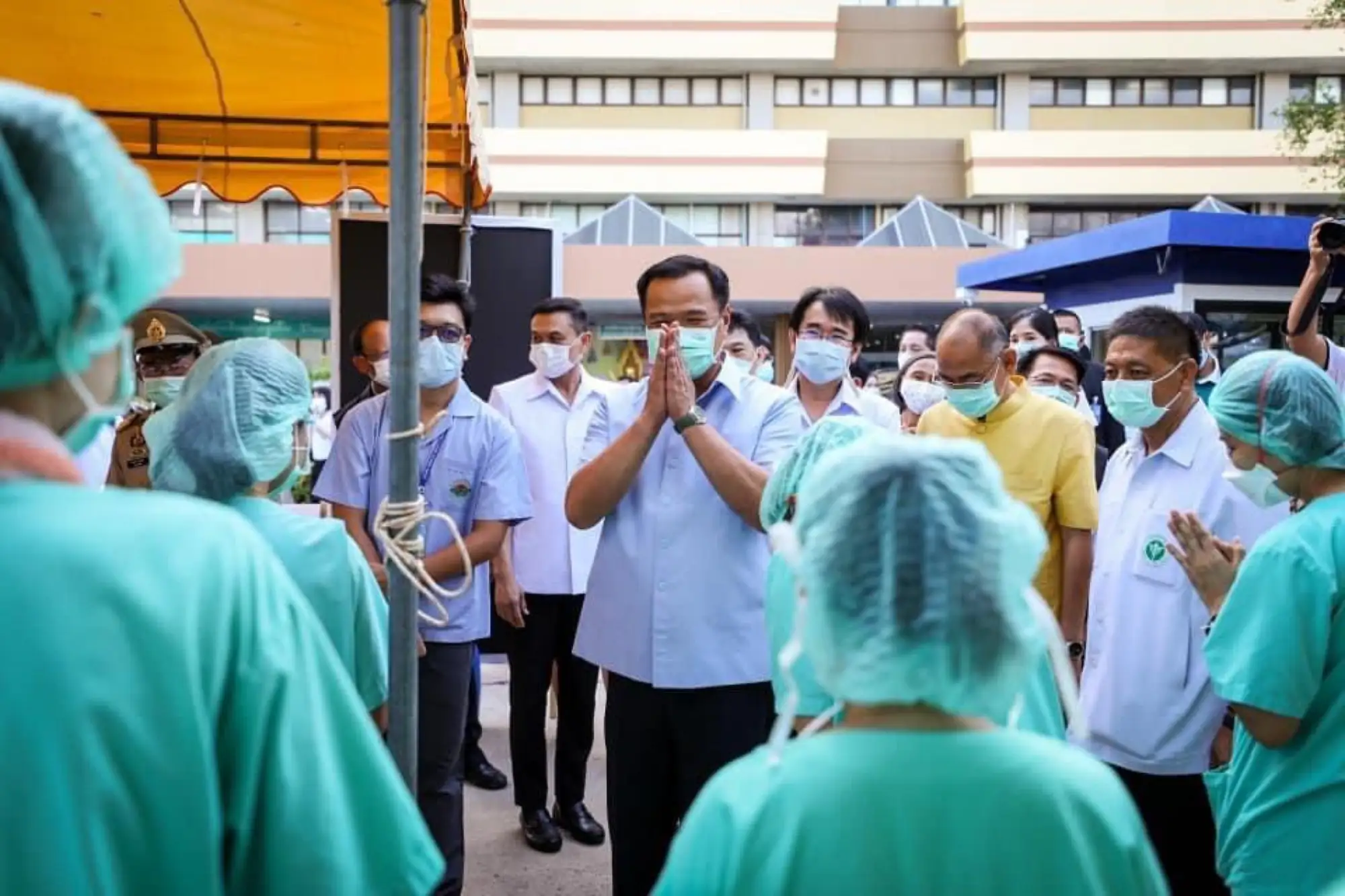一文认识泰国卫生部长阿努廷 亿万富豪投身疫情前线指挥官（图片来源：@ACharnvirakul推特帐号）