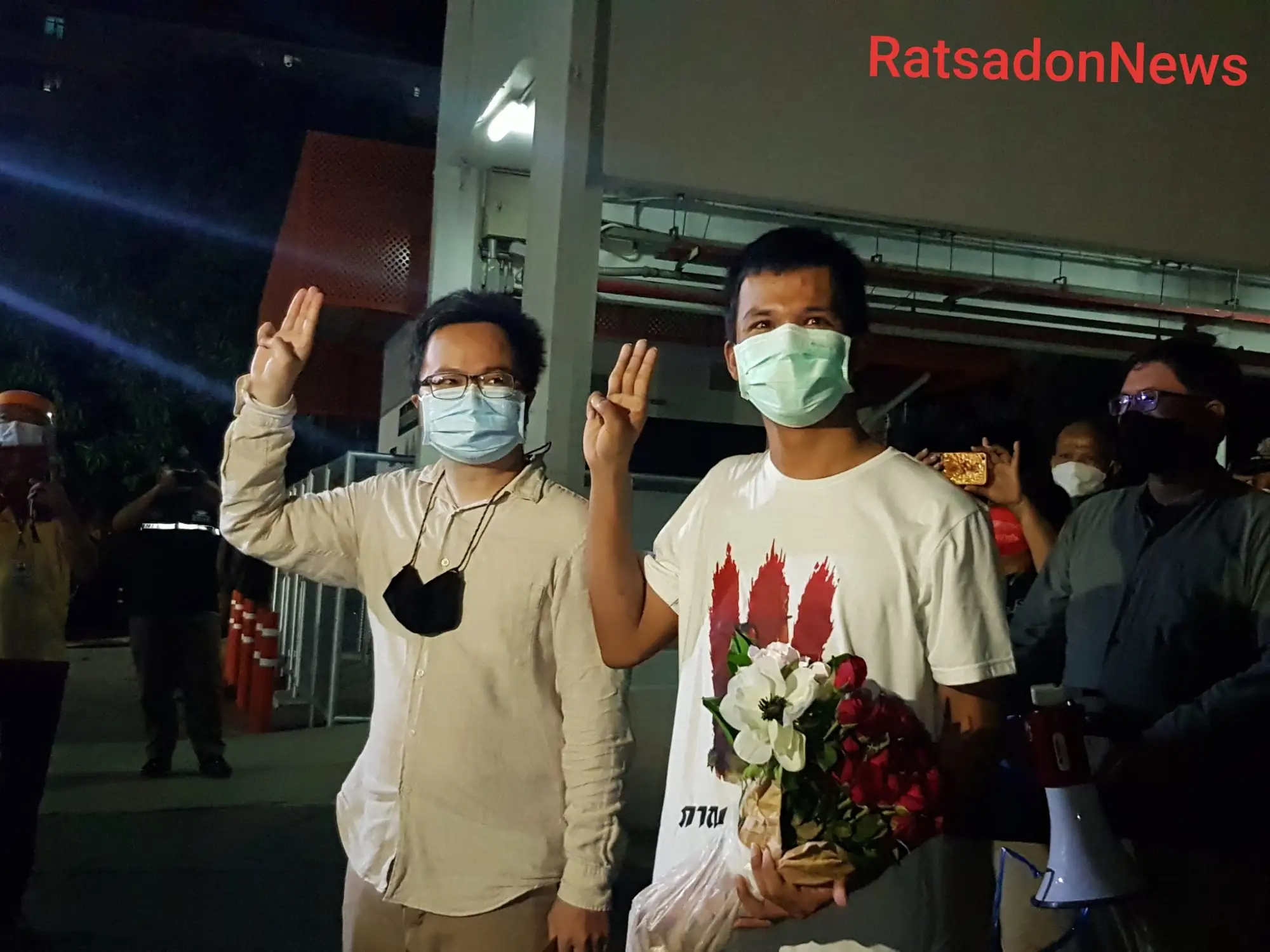羈押逾70天！泰國示威領袖阿農、帕努蓬、Justin 終獲准保釋（圖片來源：@opol999推特帳號）