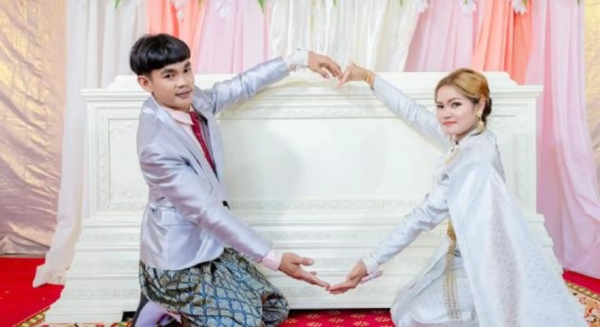 在一場泰國婚禮現場，竟出現了棺材，讓人嘖嘖稱奇。（圖片來源：臉書）