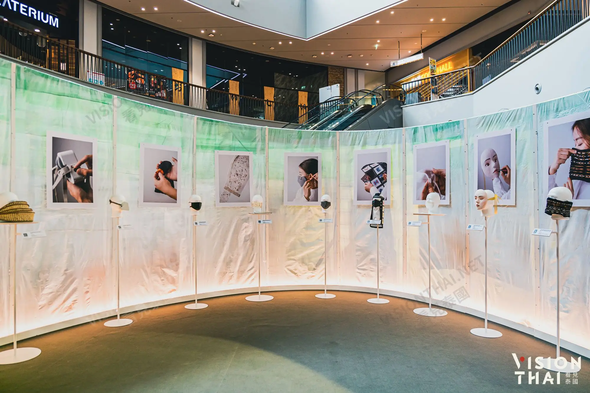 曼谷設計週的「口罩新詮釋設計展」從21所泰國大專院校的436件作品中，挑選出別具創意的26件作品（VISION THAI 看見泰國）