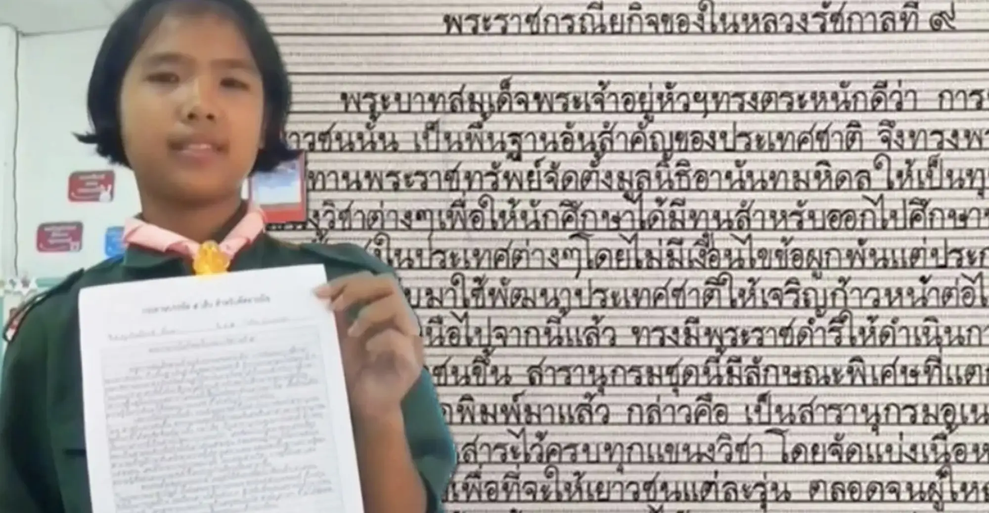 泰语书法高手不只一位，这两位小妹妹的字也写得太好看了（图片来源：sanook）