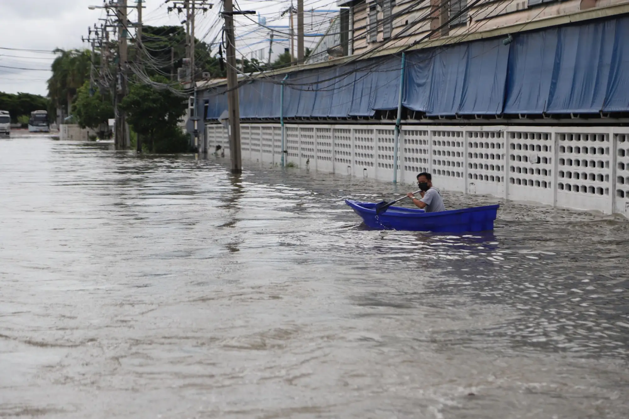泰國北欖府挽蒲工業區淹水 不少台廠損失慘（圖片來源：sanook）
