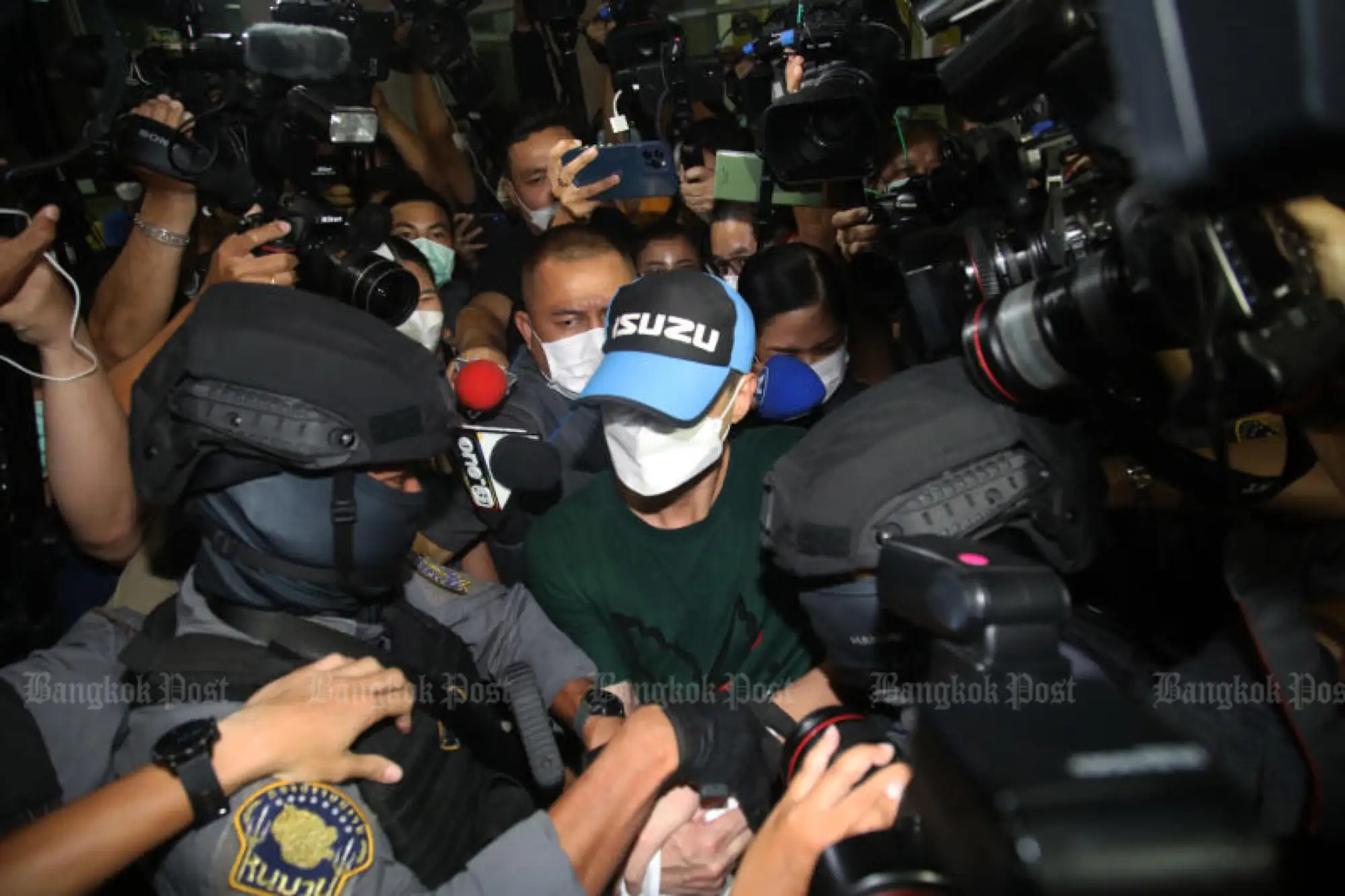 泰警殺人案主嫌投案 召開記者會否認索賄殺人指控（圖片來源：bangkokpost）