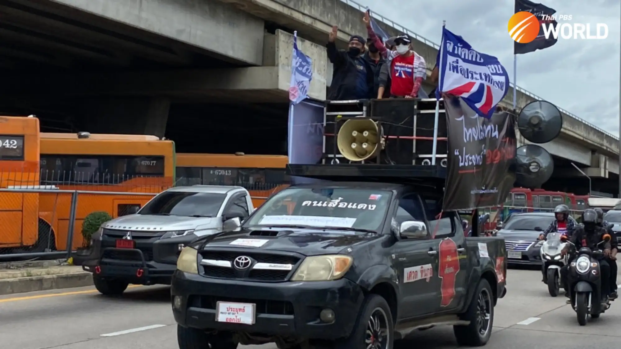 抗疫不力 泰国红衫军前领袖纳塔兀号召示威 要求总理下台（图片来源：thaipbsworld）