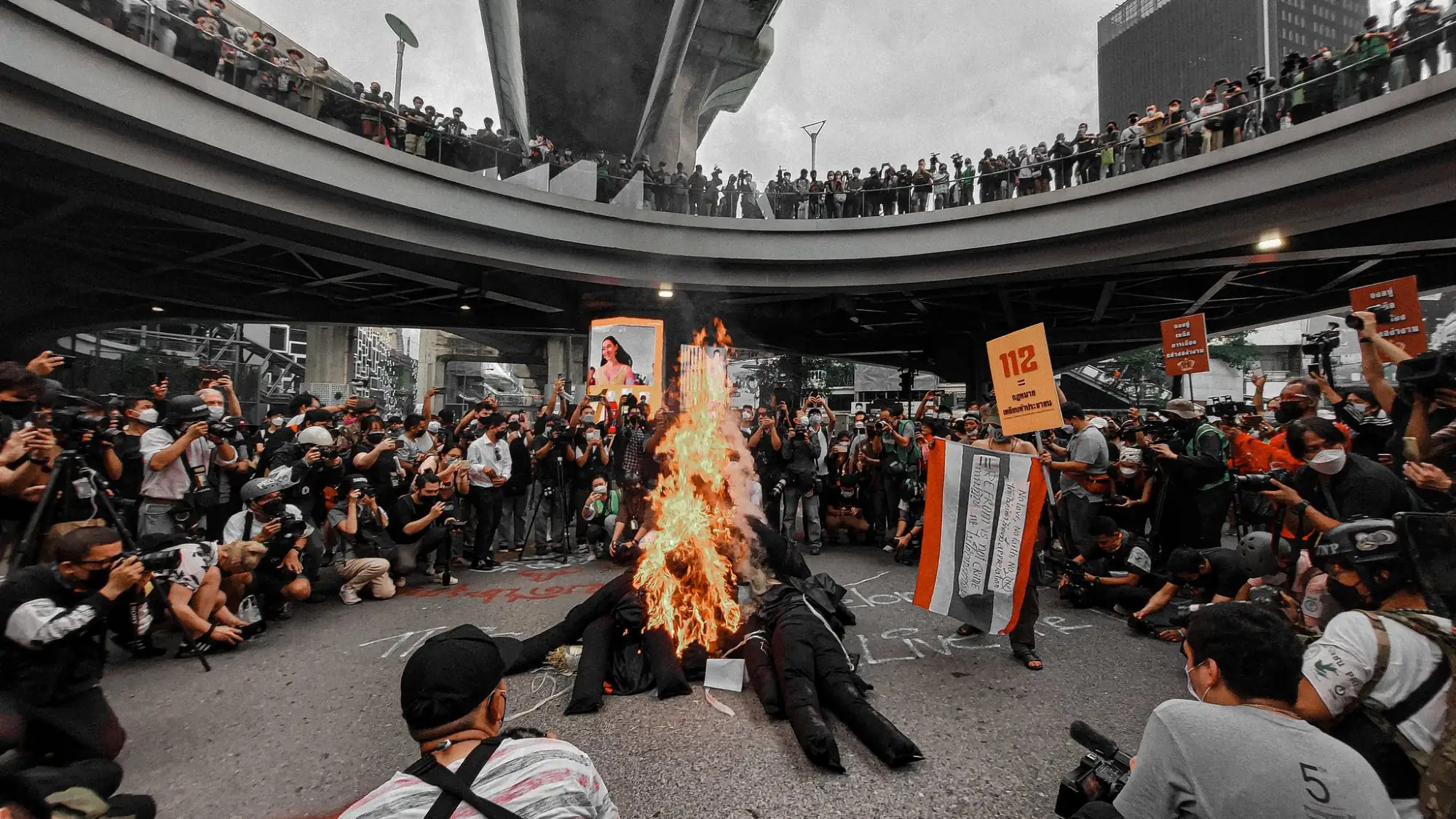 泰國示威疾呼廢「冒犯君主罪」 學者：不需廢但要改革 （圖片來源：Twitter）