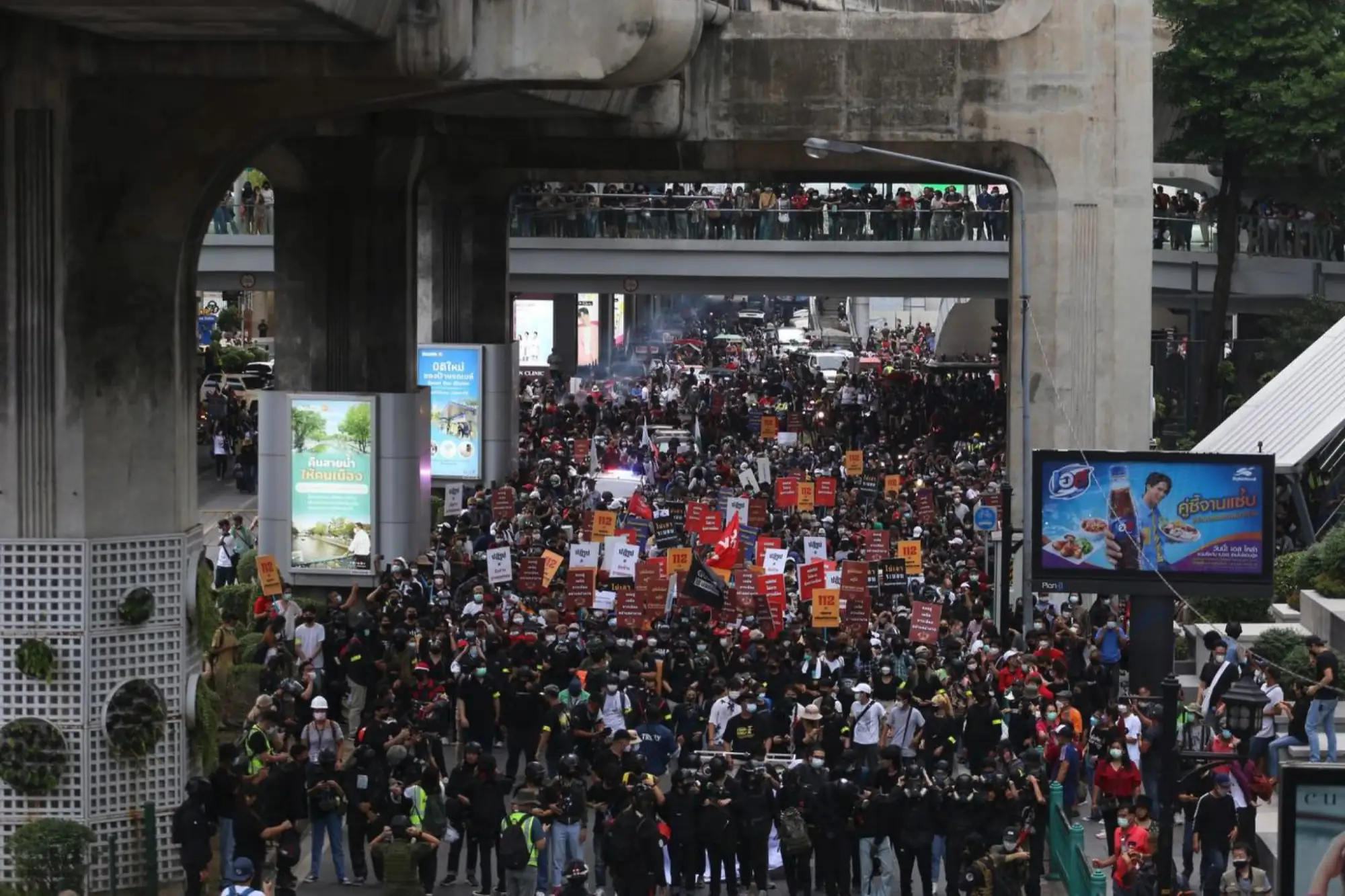 泰國示威疾呼廢「冒犯君主罪」 學者：不需廢但要改革 （圖片來源：Twitter）