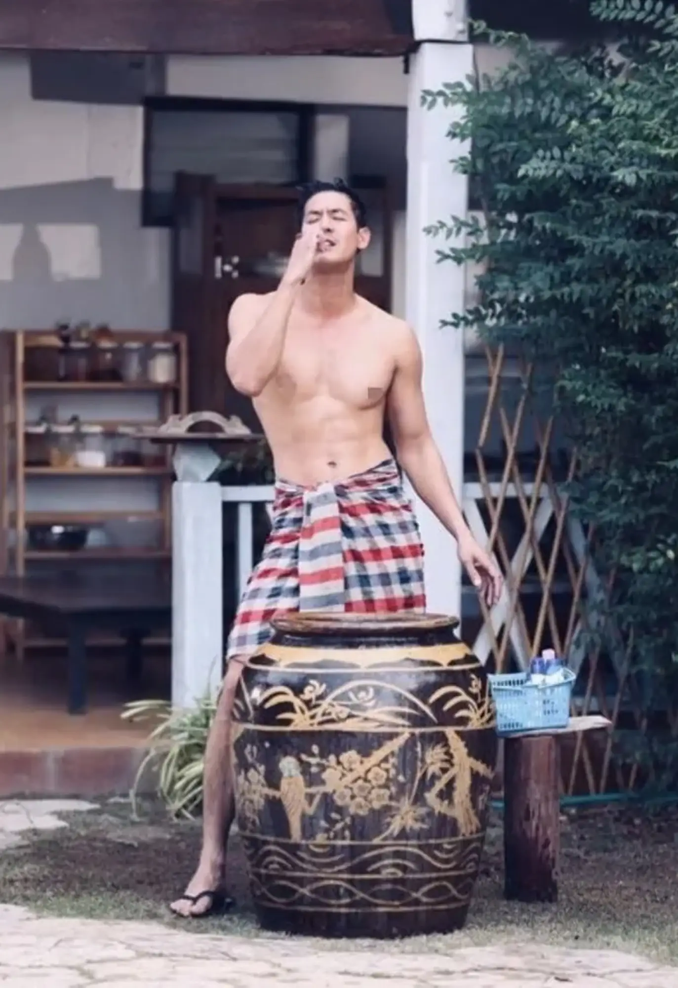泰国男人肩披腰缠的那块布，究竟藏什么玄机？（图片来源：silpa-mag）
