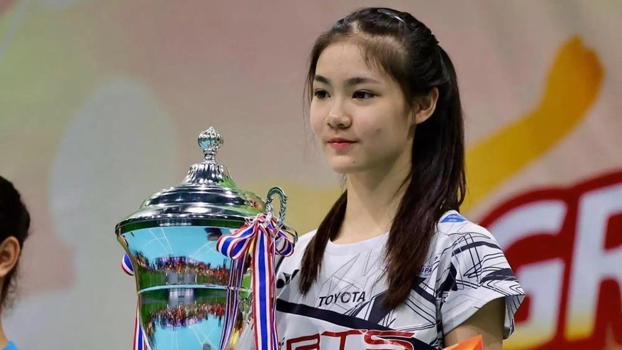 泰国羽毛球天才美少女走红网络（图片来源：sanook）