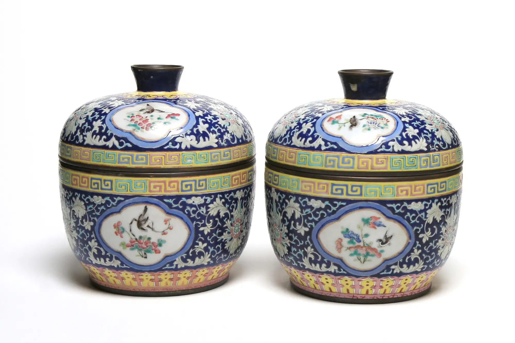 RCB古董珍品拍卖会亮点拍品之一：19世纪中式飞鸟瓷罐 (来源：RCB Auctions提供)