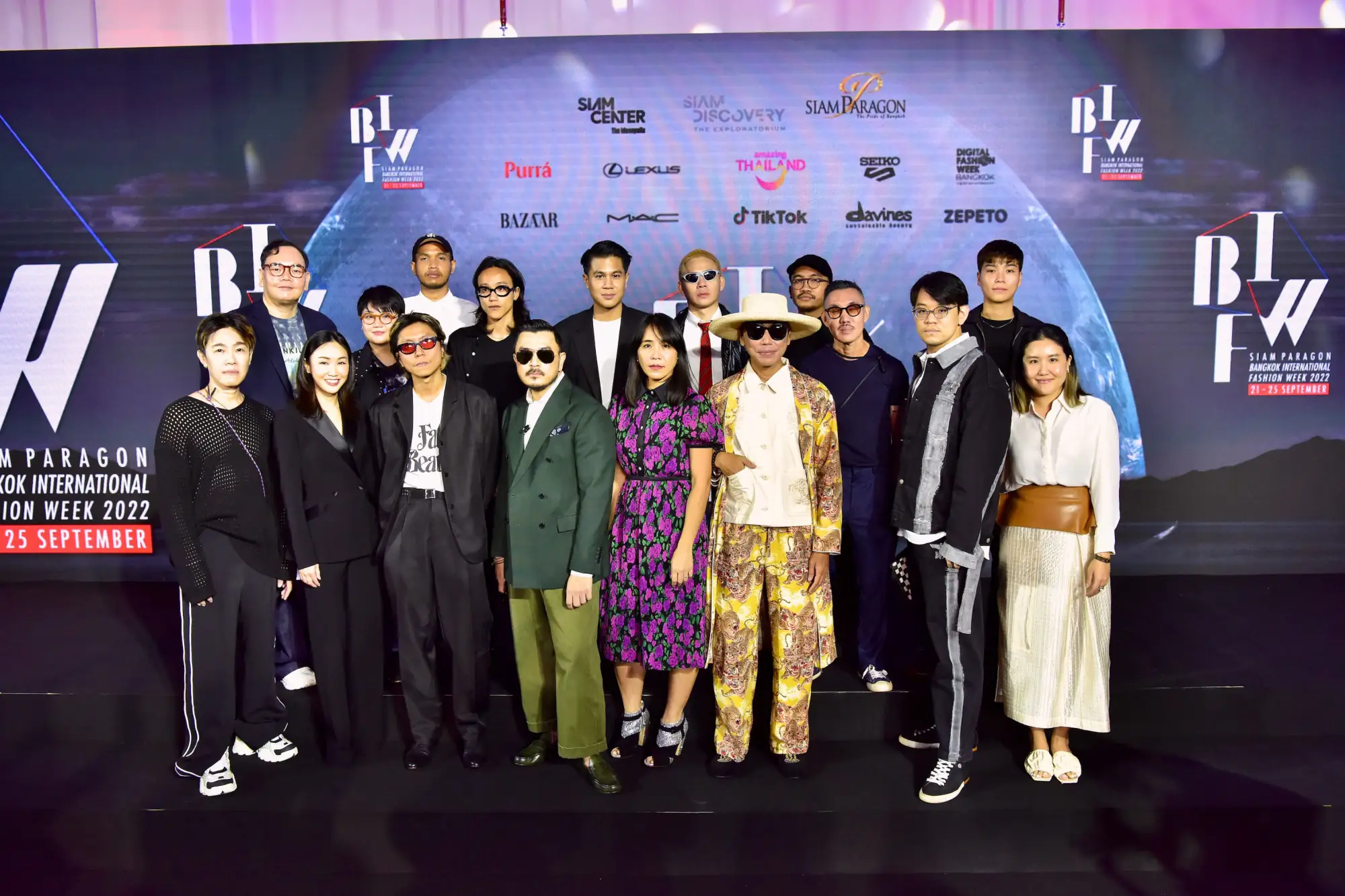 參與此次「2022曼谷國際時裝週」的品牌設計師合影（來源：暹羅百麗宮）