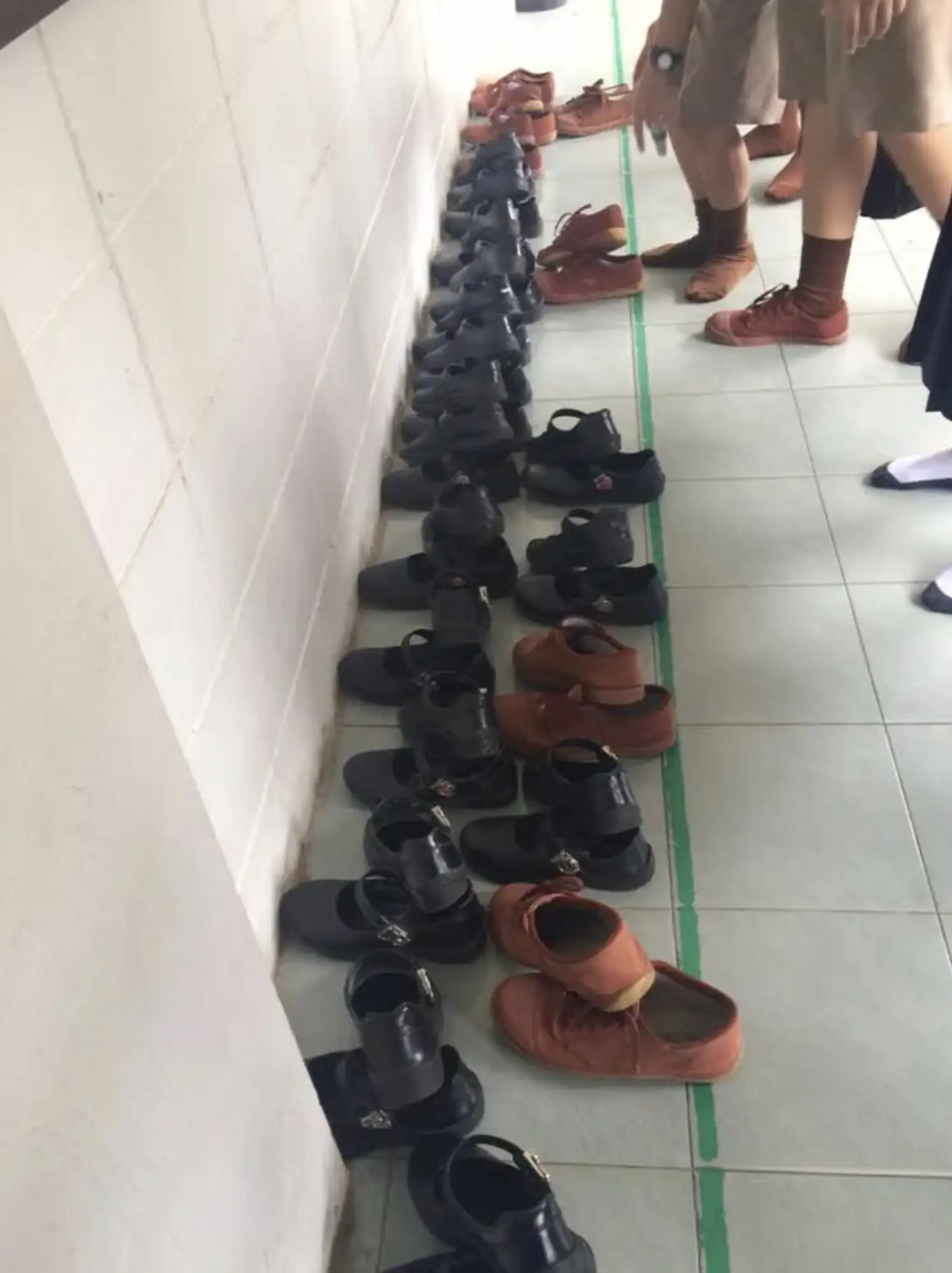 進教室前要脫鞋（圖片來源：滬江泰語）