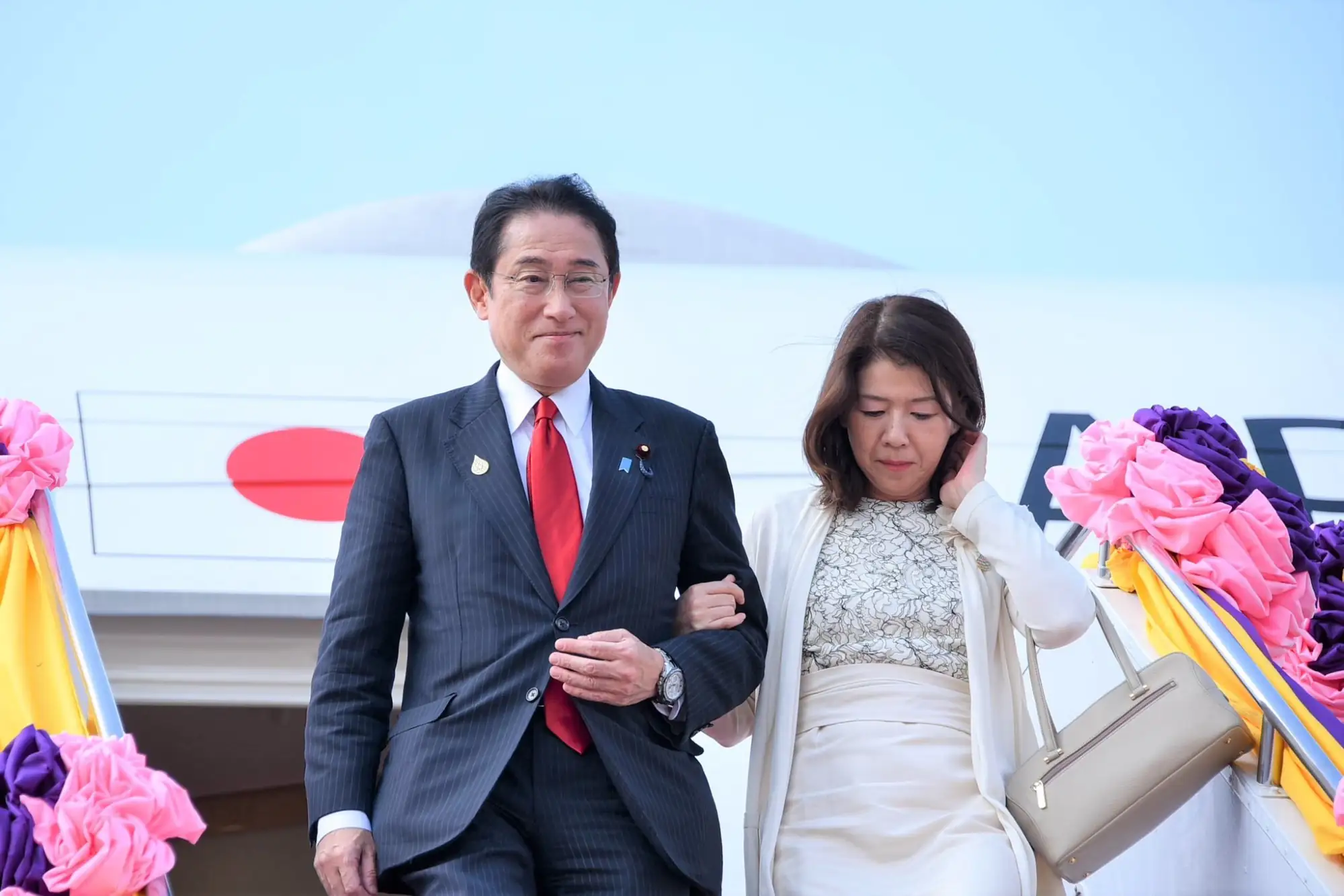 日本首相岸田文雄偕夫人赴泰出席2022年APEC峰会（来源：泰国外交部）