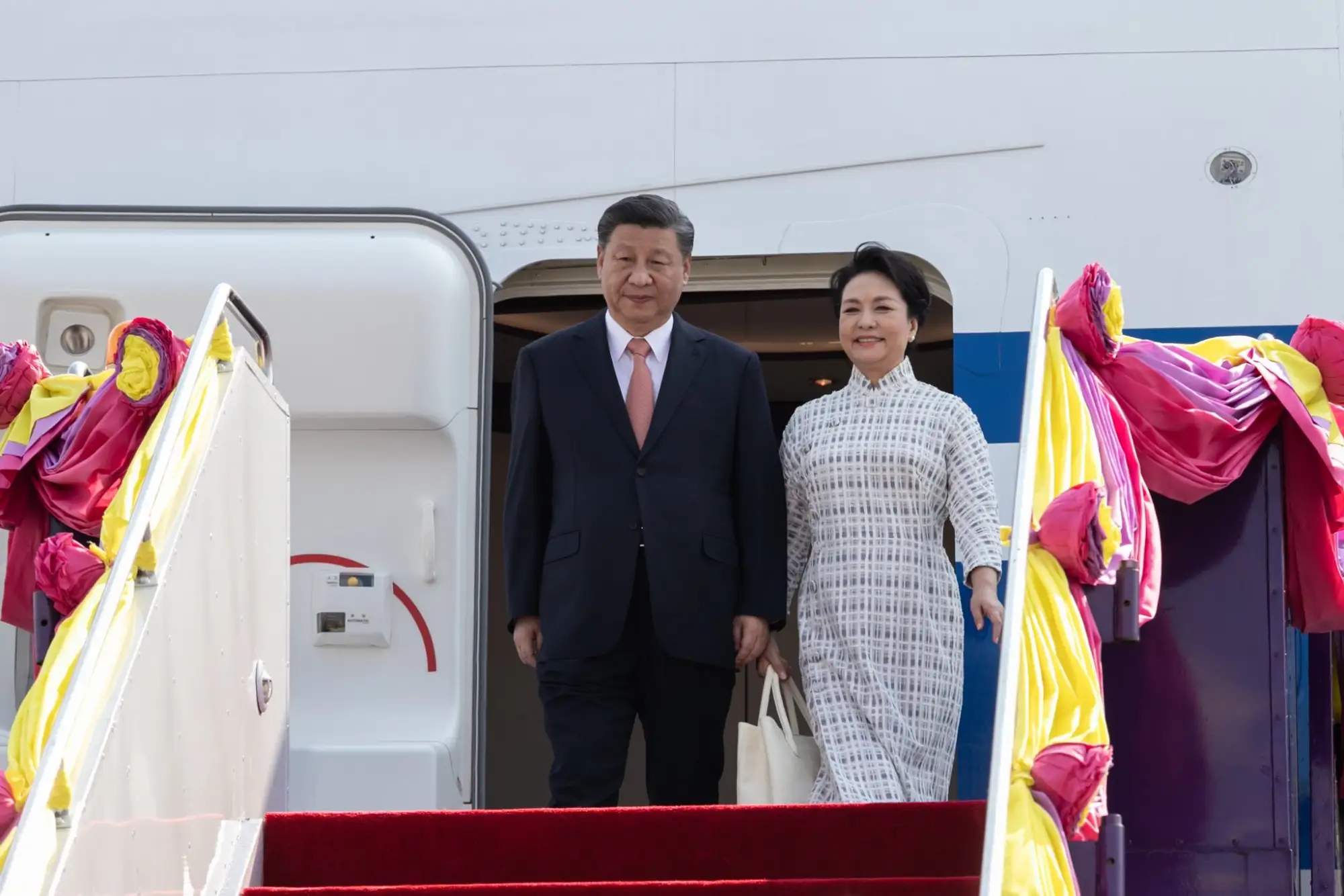 中國國家主席習近平偕夫人彭麗媛赴泰出席2022年APEC峰會（來源：泰國外交部）